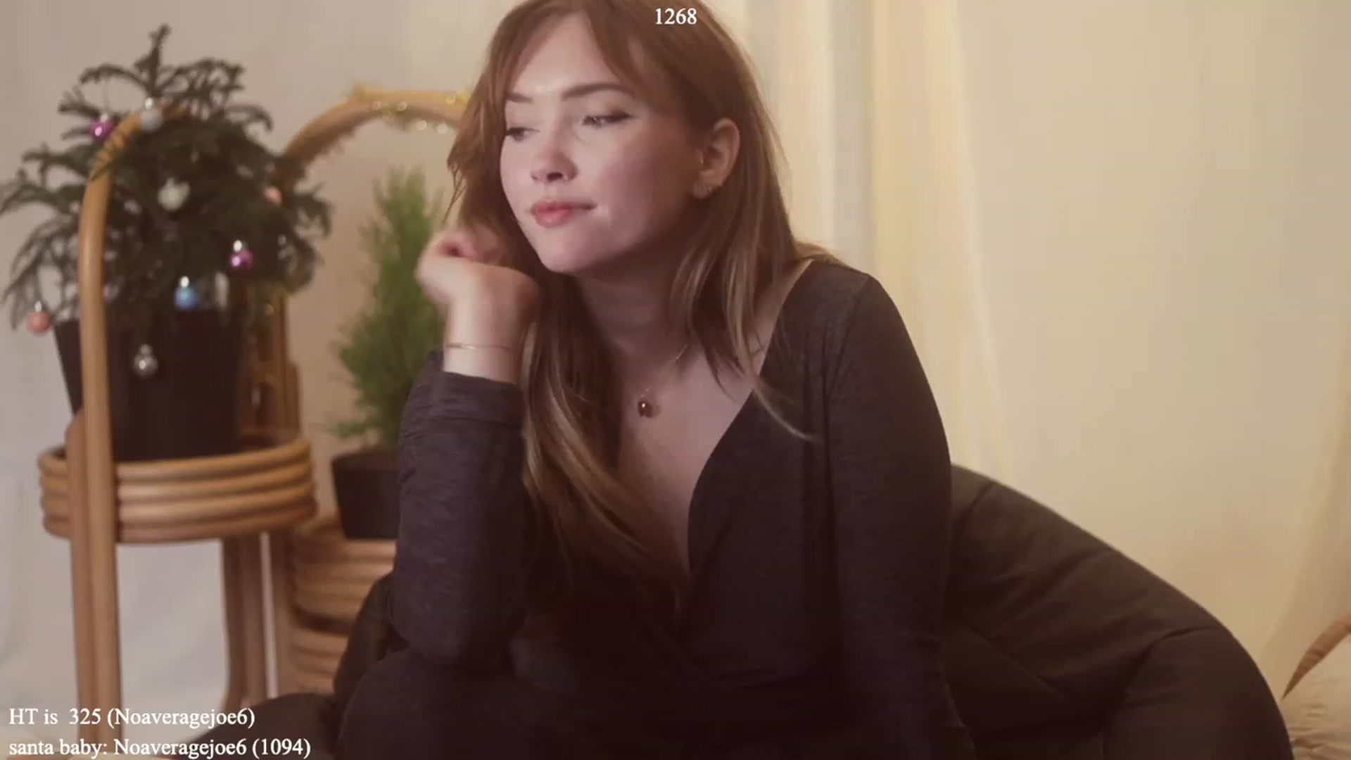 Gallery image thumbnail from colettedujour's myfreecams stream on, 12/06/2022, 19:45 image 9 of 20