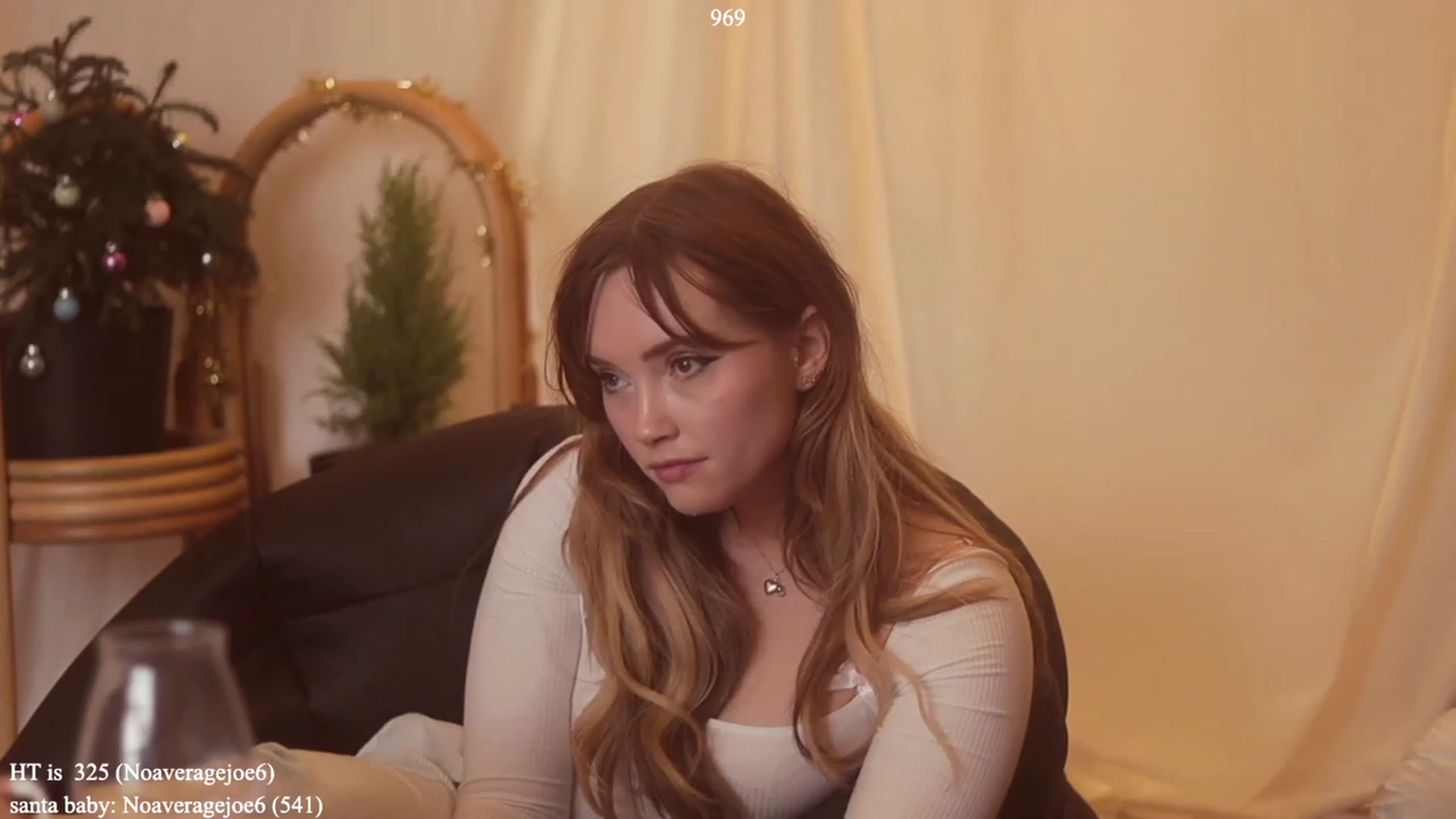Gallery image thumbnail from colettedujour's myfreecams stream on, 12/08/2022, 19:18 image 18 of 20
