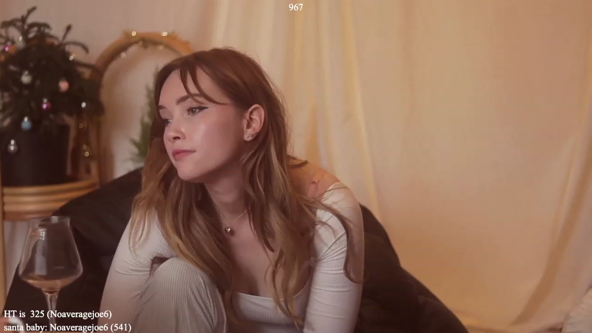 Gallery image thumbnail from colettedujour's myfreecams stream on, 12/08/2022, 19:18 image 10 of 20