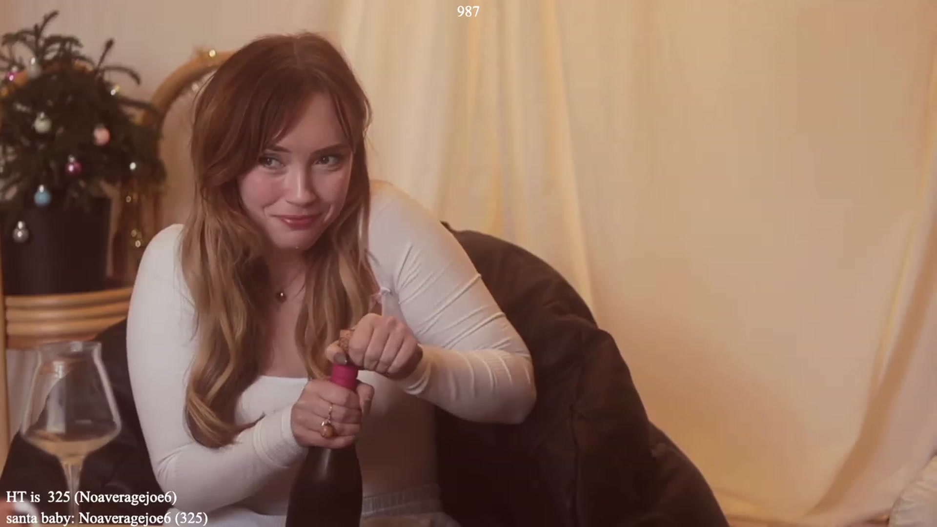 Gallery image thumbnail from colettedujour's myfreecams stream on, 12/08/2022, 19:18 image 6 of 20