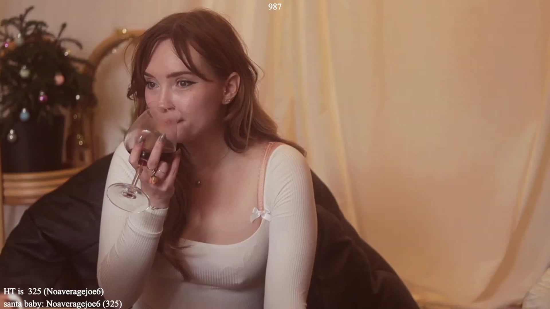 Gallery image thumbnail from colettedujour's myfreecams stream on, 12/08/2022, 19:18 image 7 of 20