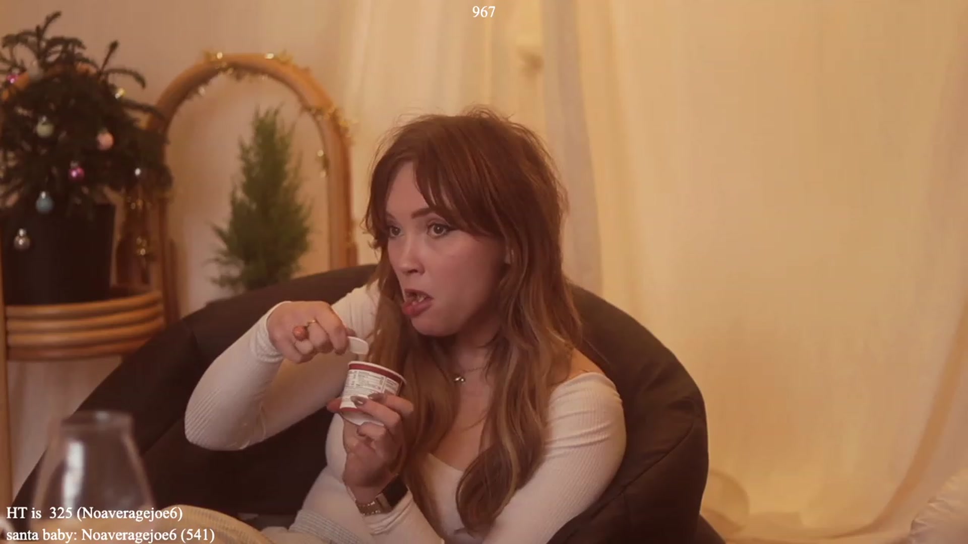 Gallery image thumbnail from colettedujour's myfreecams stream on, 12/08/2022, 19:44 image 15 of 20