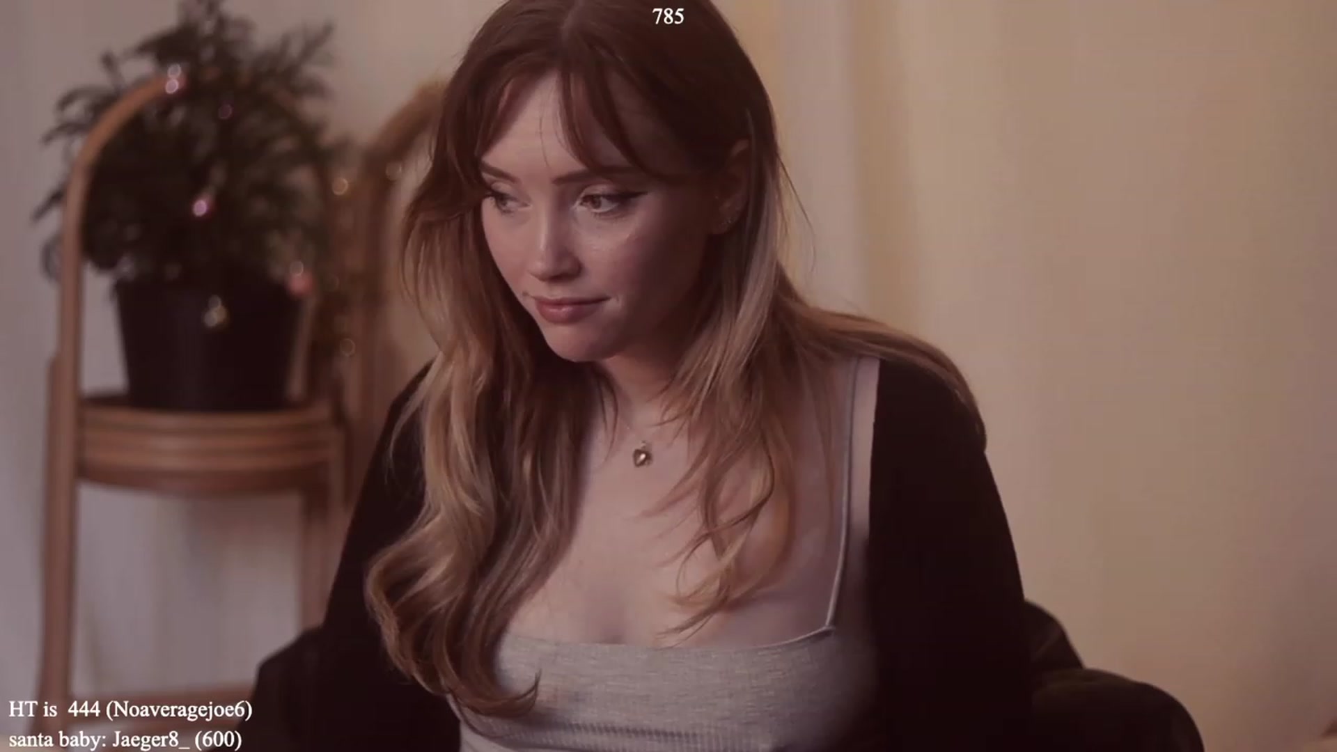 Gallery image thumbnail from colettedujour's myfreecams stream on, 12/19/2022, 20:03 image 13 of 20