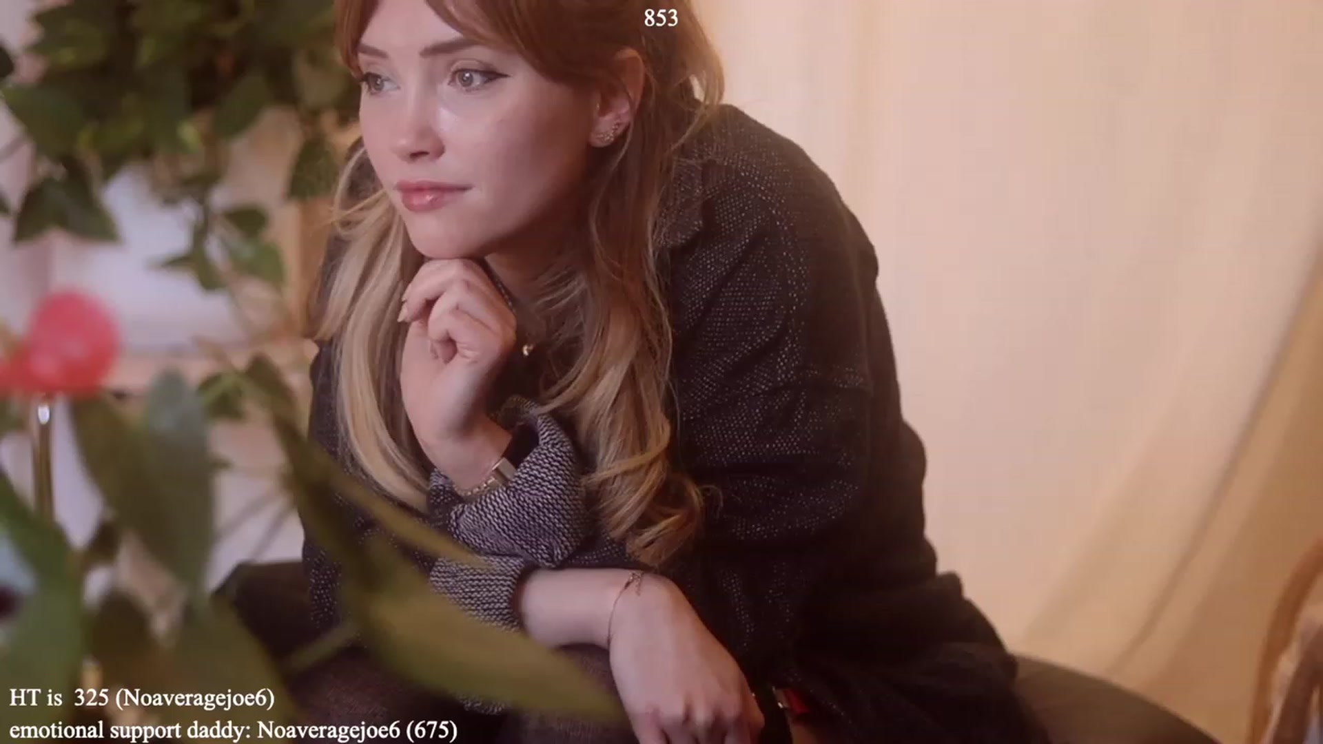 Gallery image thumbnail from colettedujour's myfreecams stream on, 12/28/2022, 20:29 image 6 of 20