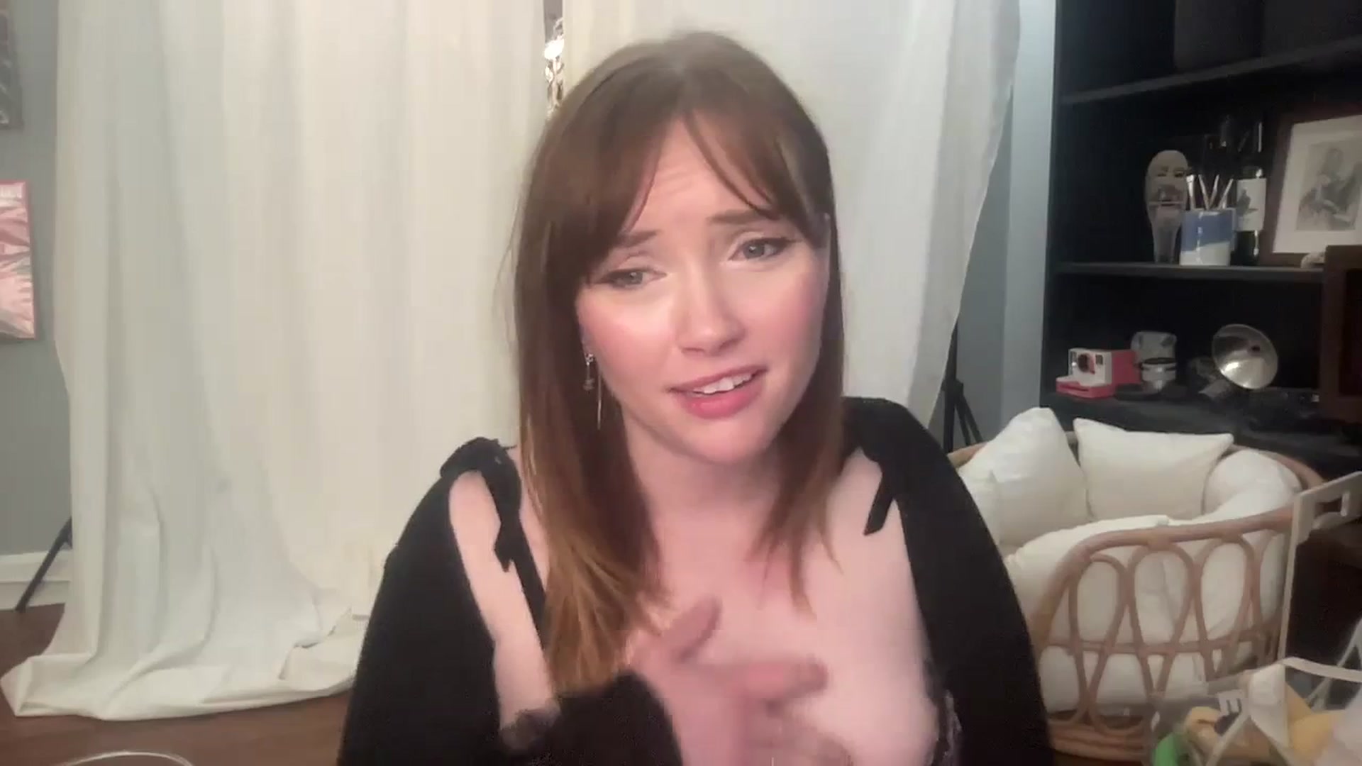 Gallery image thumbnail from colettedujour's myfreecams stream on, 09/19/2023, 20:09 image 5 of 20