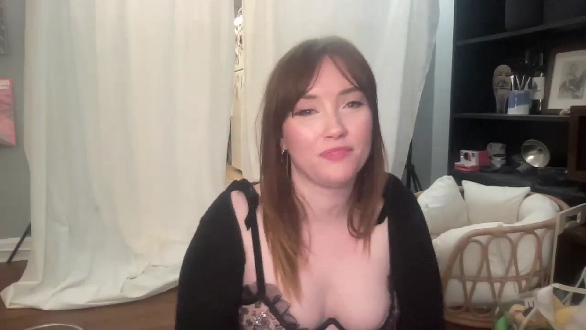 Gallery image thumbnail from colettedujour's myfreecams stream on, 09/19/2023, 20:09 image 8 of 20