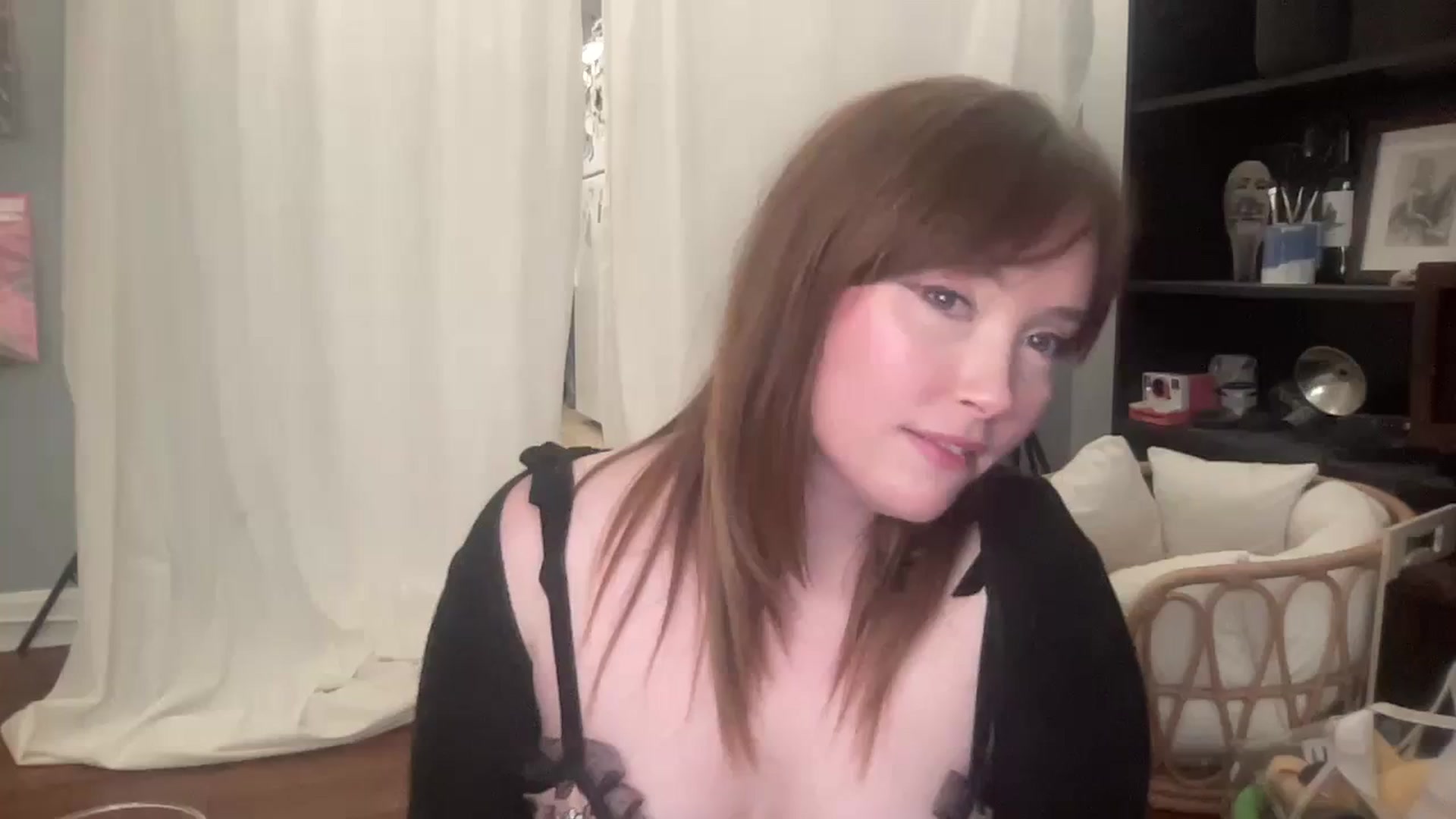 Gallery image thumbnail from colettedujour's myfreecams stream on, 09/19/2023, 20:09 image 17 of 20
