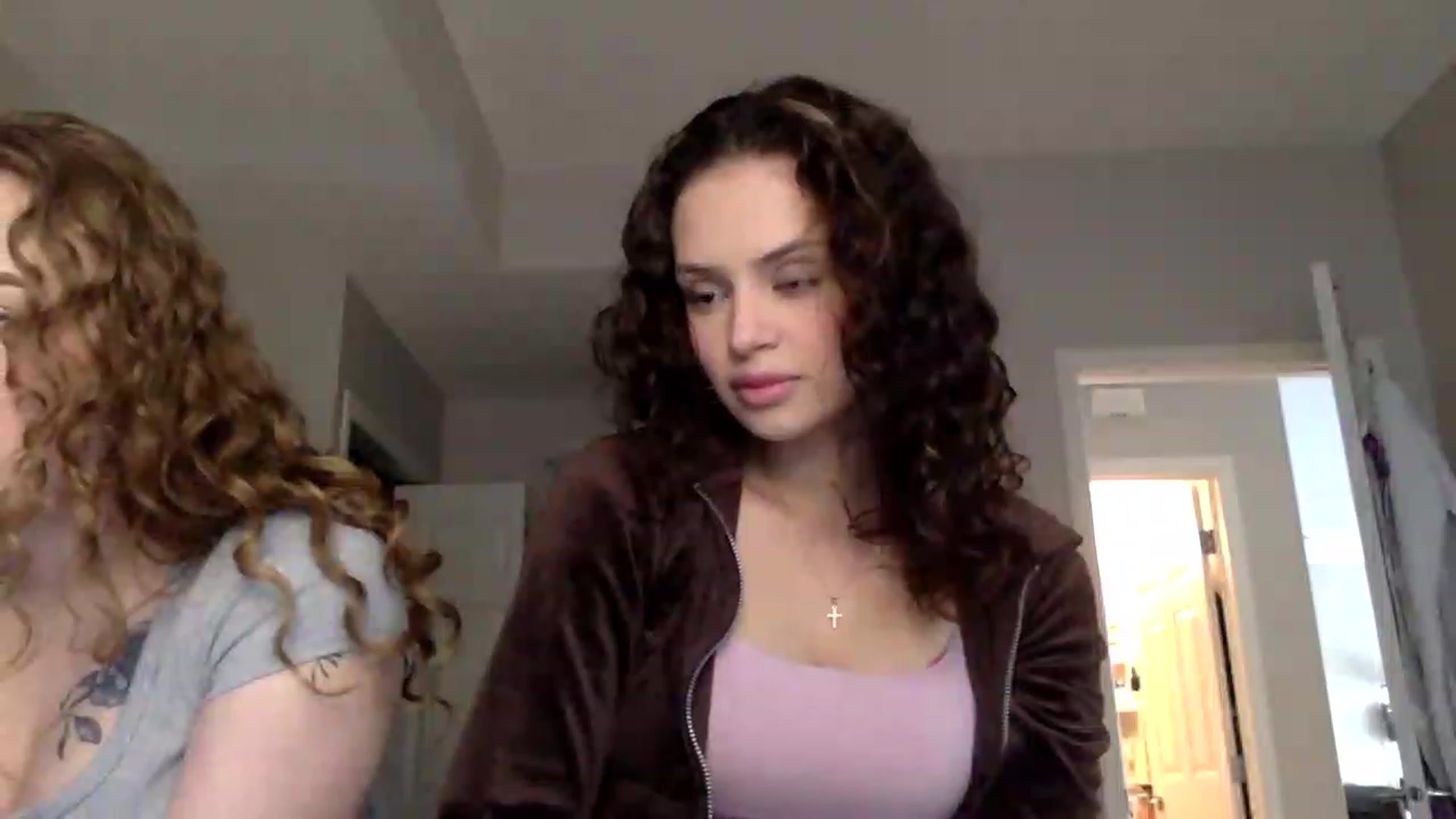 Gallery image thumbnail from colombilatina's myfreecams stream on, 03/20/2023, 19:43 image 4 of 20