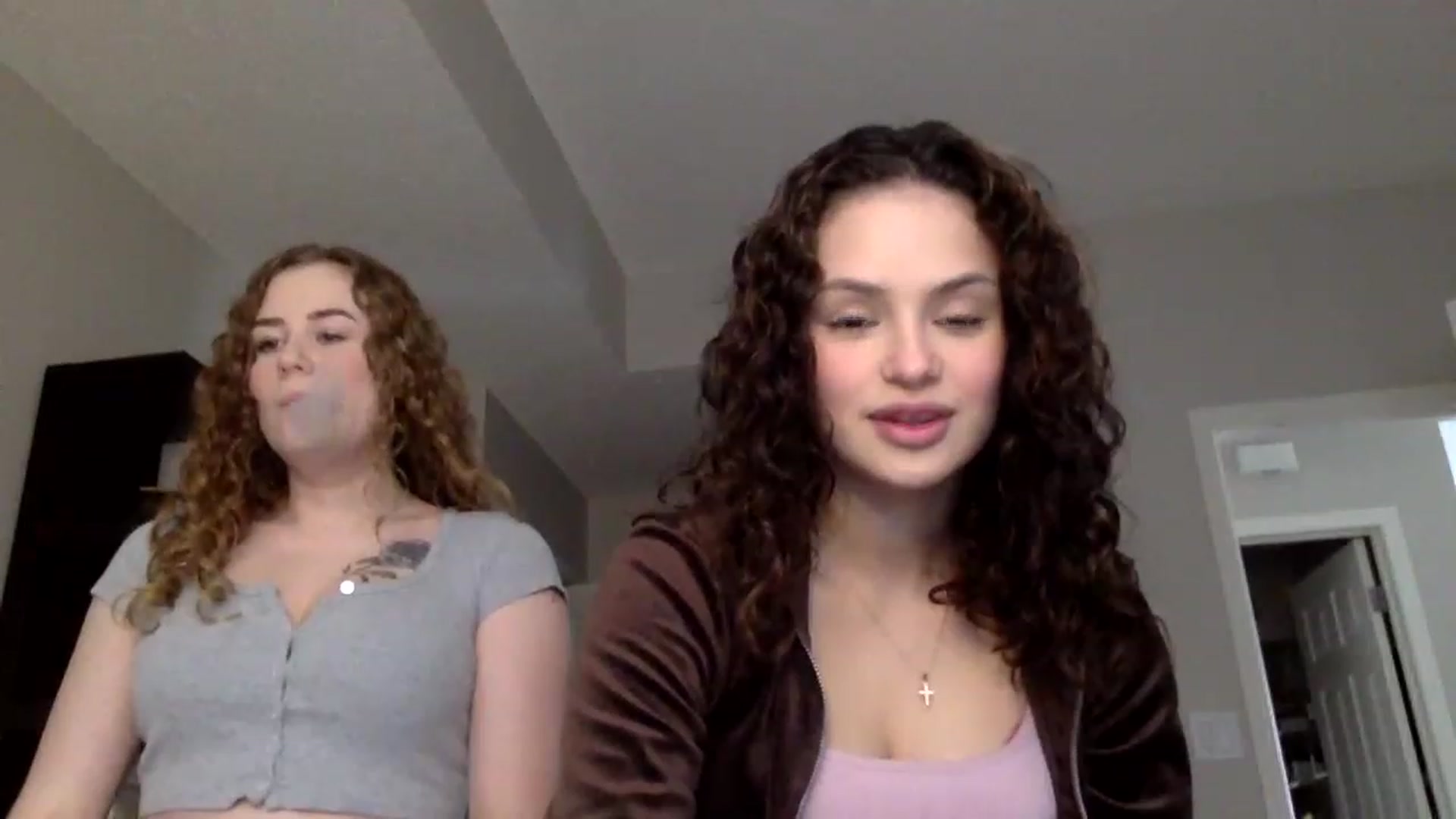 Gallery image thumbnail from colombilatina's myfreecams stream on, 03/20/2023, 19:43 image 14 of 20