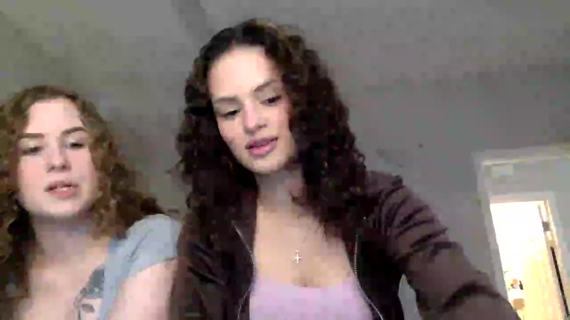 Gallery image thumbnail from colombilatina's myfreecams stream on, 03/20/2023, 19:43 image 8 of 20