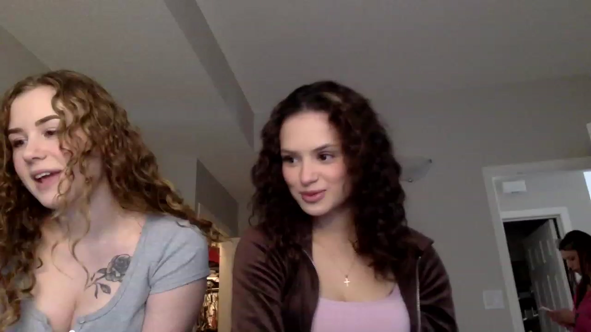 Gallery image thumbnail from colombilatina's myfreecams stream on, 03/20/2023, 19:43 image 16 of 20