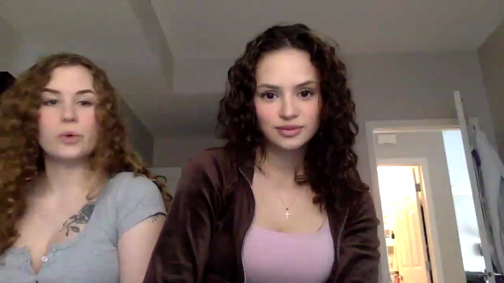 Gallery image thumbnail from colombilatina's myfreecams stream on, 03/20/2023, 19:43 image 3 of 20