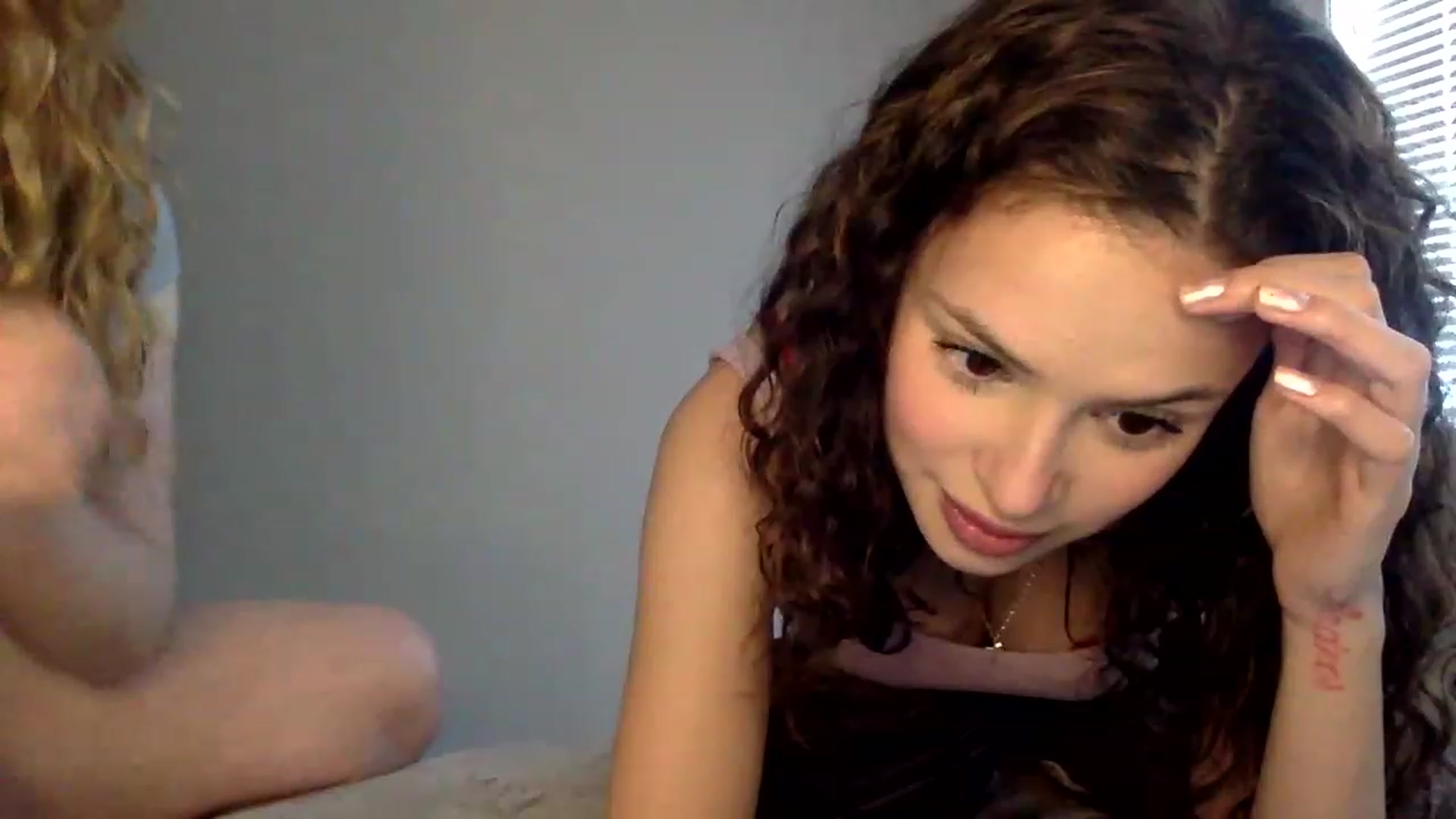 Gallery image thumbnail from colombilatina's myfreecams stream on, 03/20/2023, 21:22 image 15 of 20