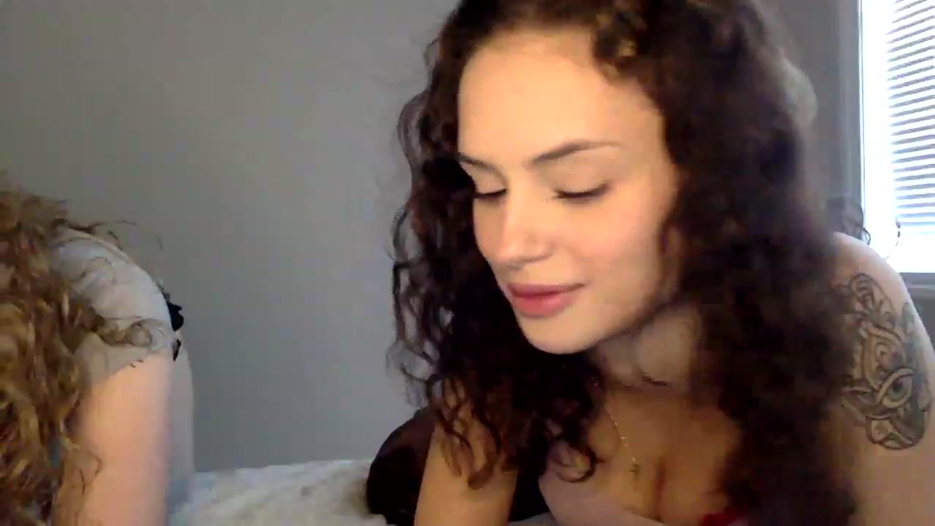 Gallery image thumbnail from colombilatina's myfreecams stream on, 03/20/2023, 21:22 image 10 of 20