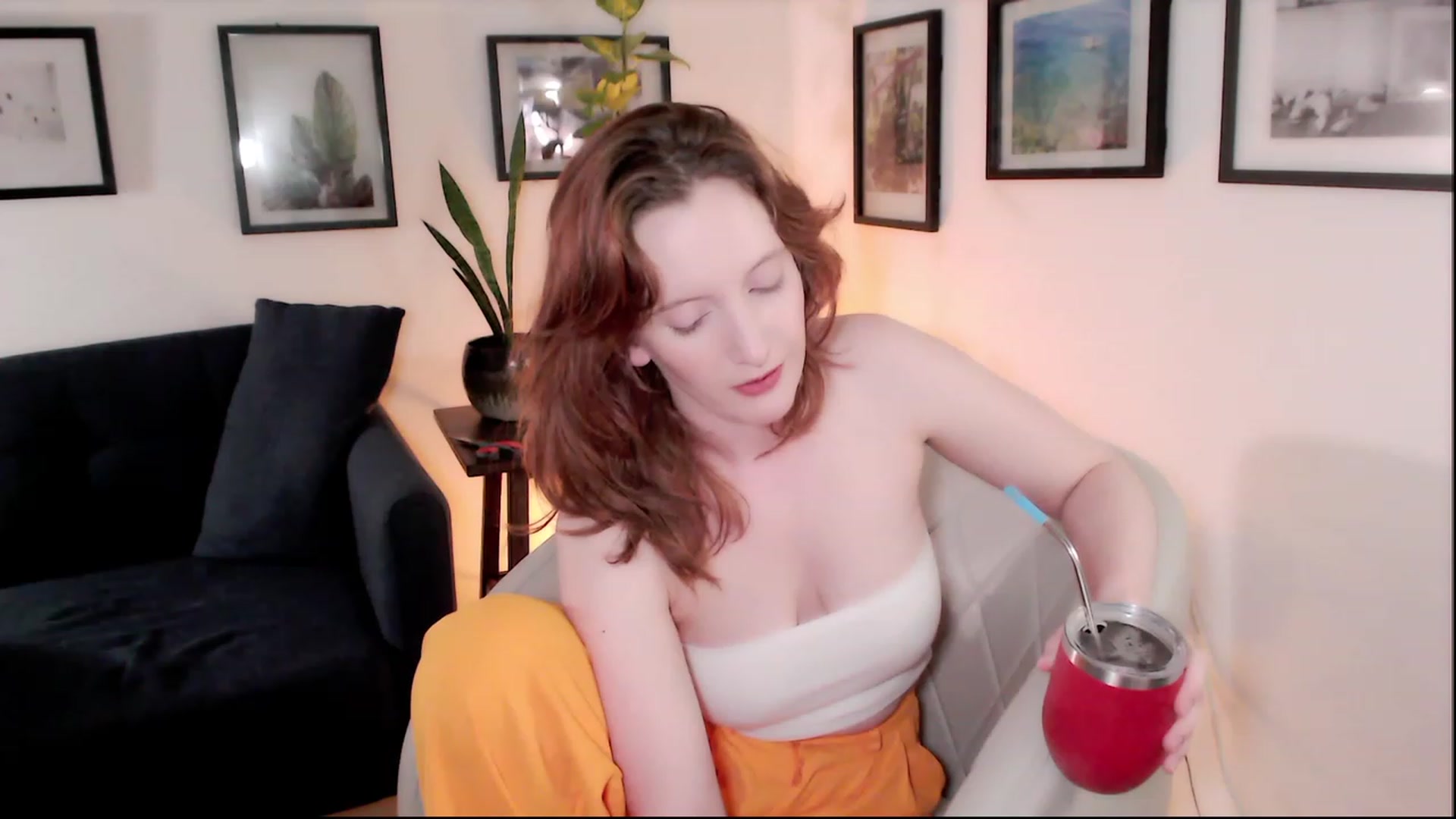 Gallery image thumbnail from consideruby's myfreecams stream on, 04/28/2023, 10:58 image 4 of 20