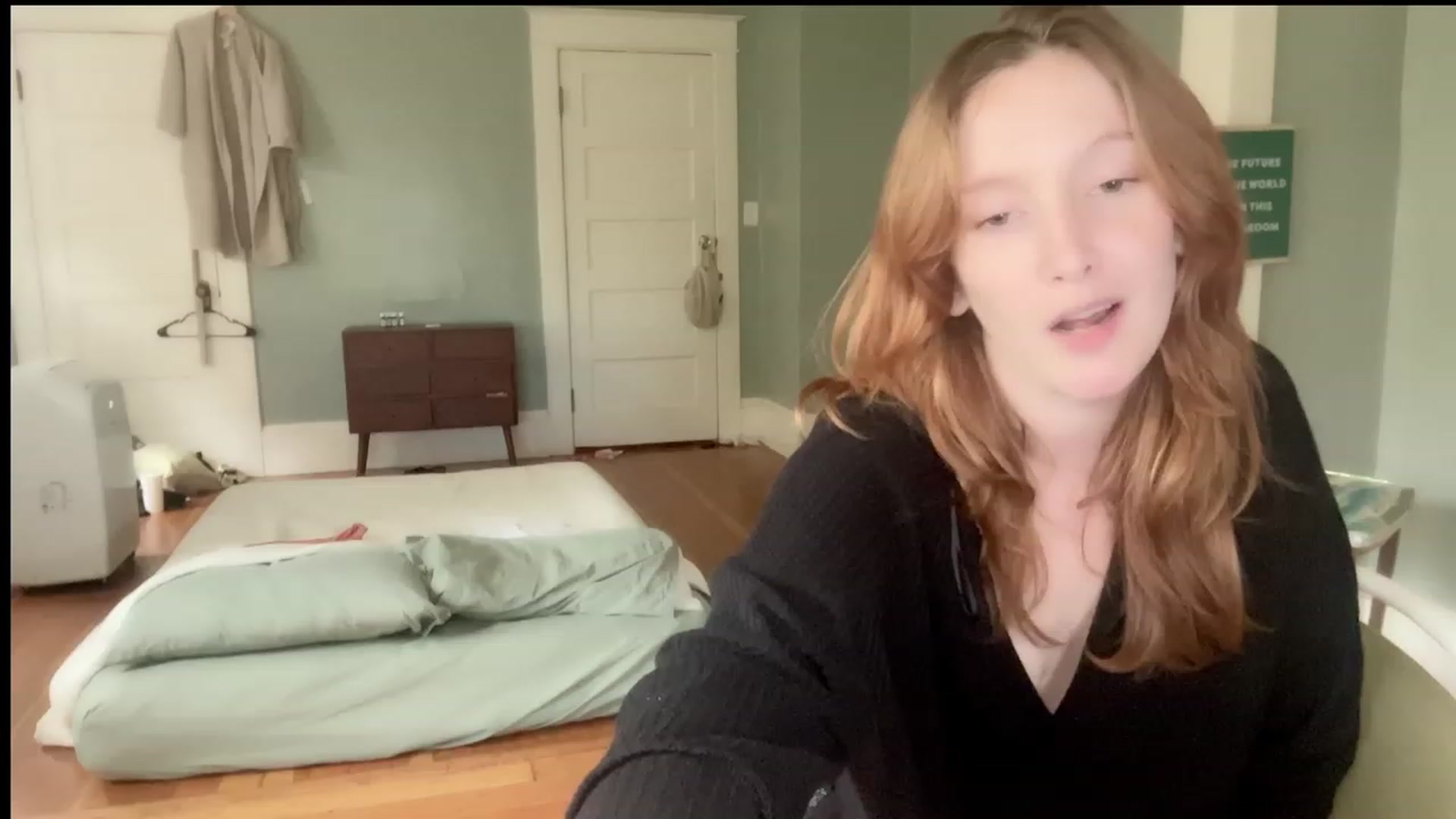 Gallery image thumbnail from consideruby's myfreecams stream on, 08/04/2023, 17:27 image 6 of 20