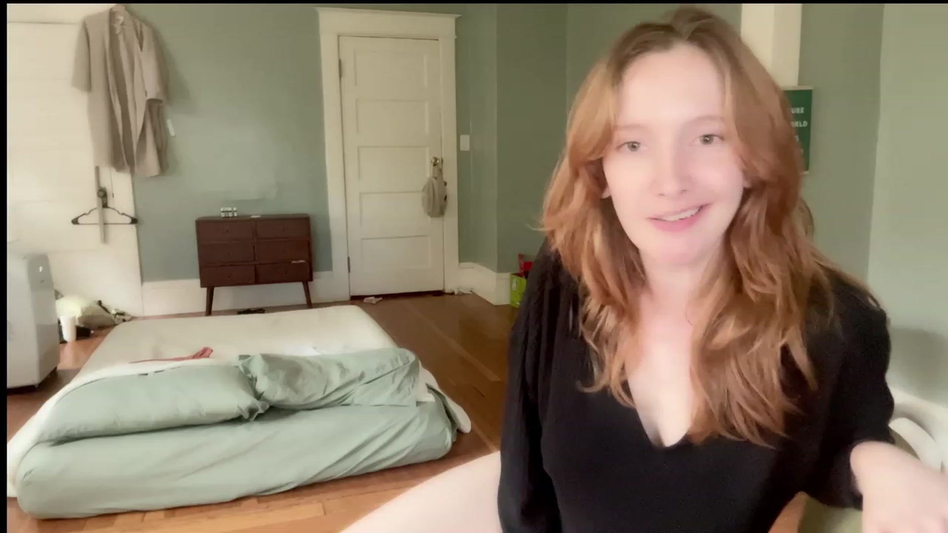 Gallery image thumbnail from consideruby's myfreecams stream on, 08/04/2023, 17:27 image 5 of 20