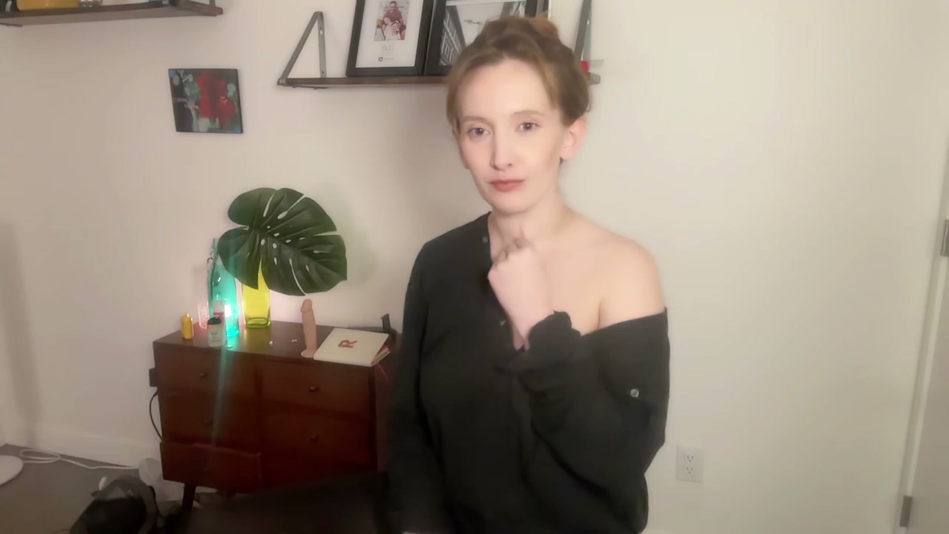 Gallery image thumbnail from consideruby's myfreecams stream on, 11/25/2023, 16:14 image 7 of 20