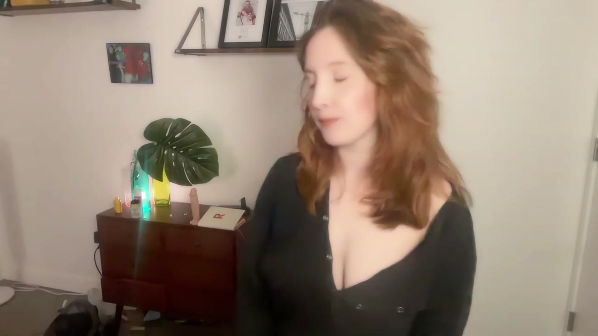 Gallery image thumbnail from consideruby's myfreecams stream on, 11/25/2023, 16:14 image 2 of 20