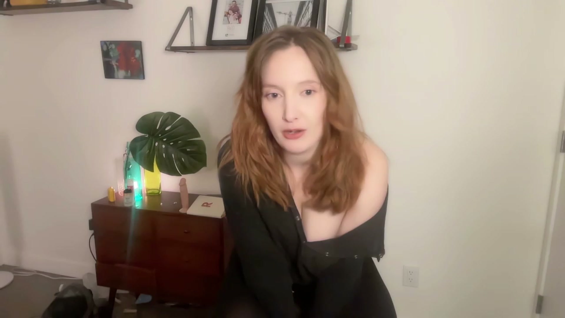 Gallery image thumbnail from consideruby's myfreecams stream on, 11/25/2023, 16:14 image 4 of 20