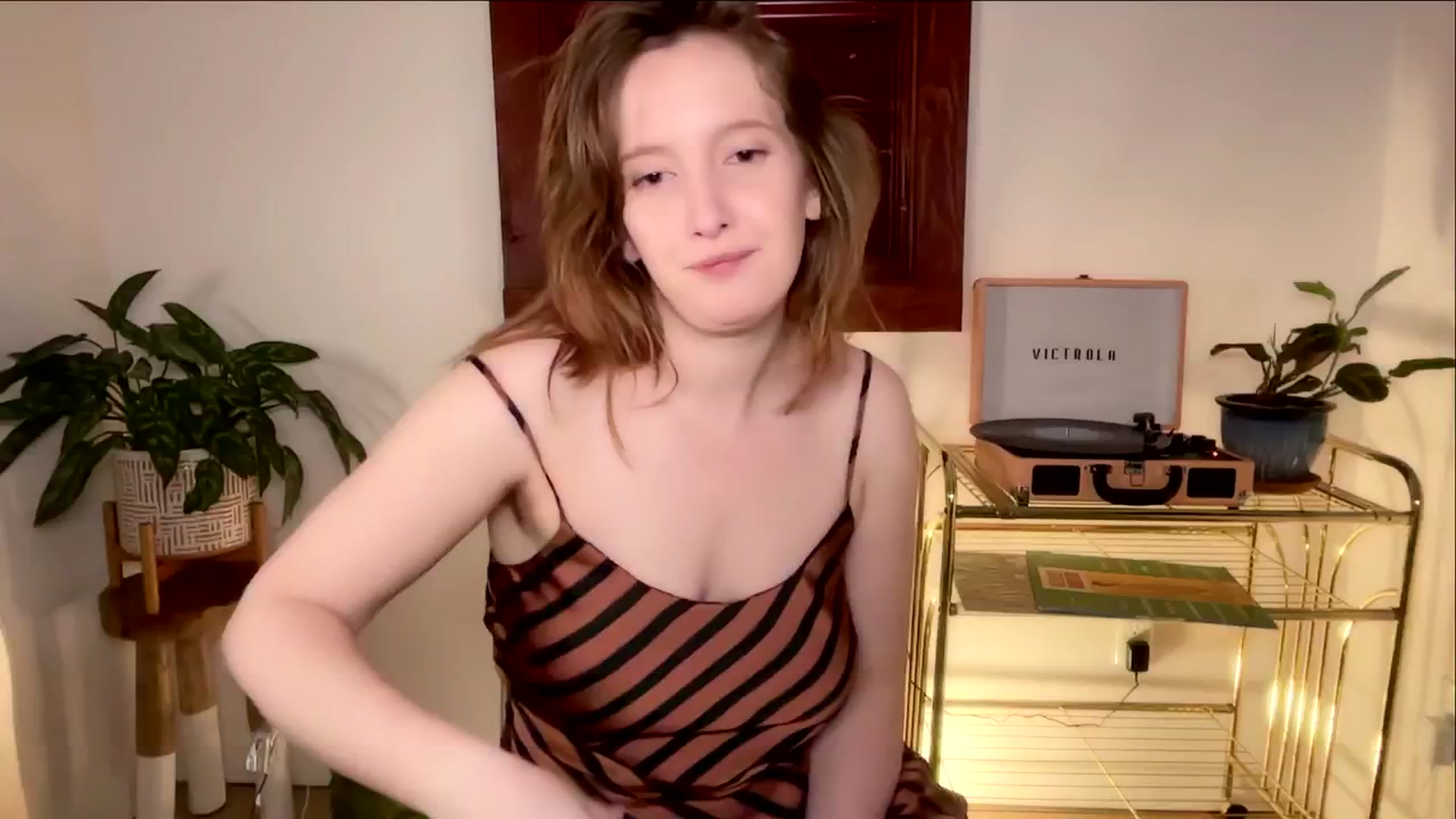 Gallery image thumbnail from consideruby's myfreecams stream on, 03/05/2024, 15:00 image 12 of 20