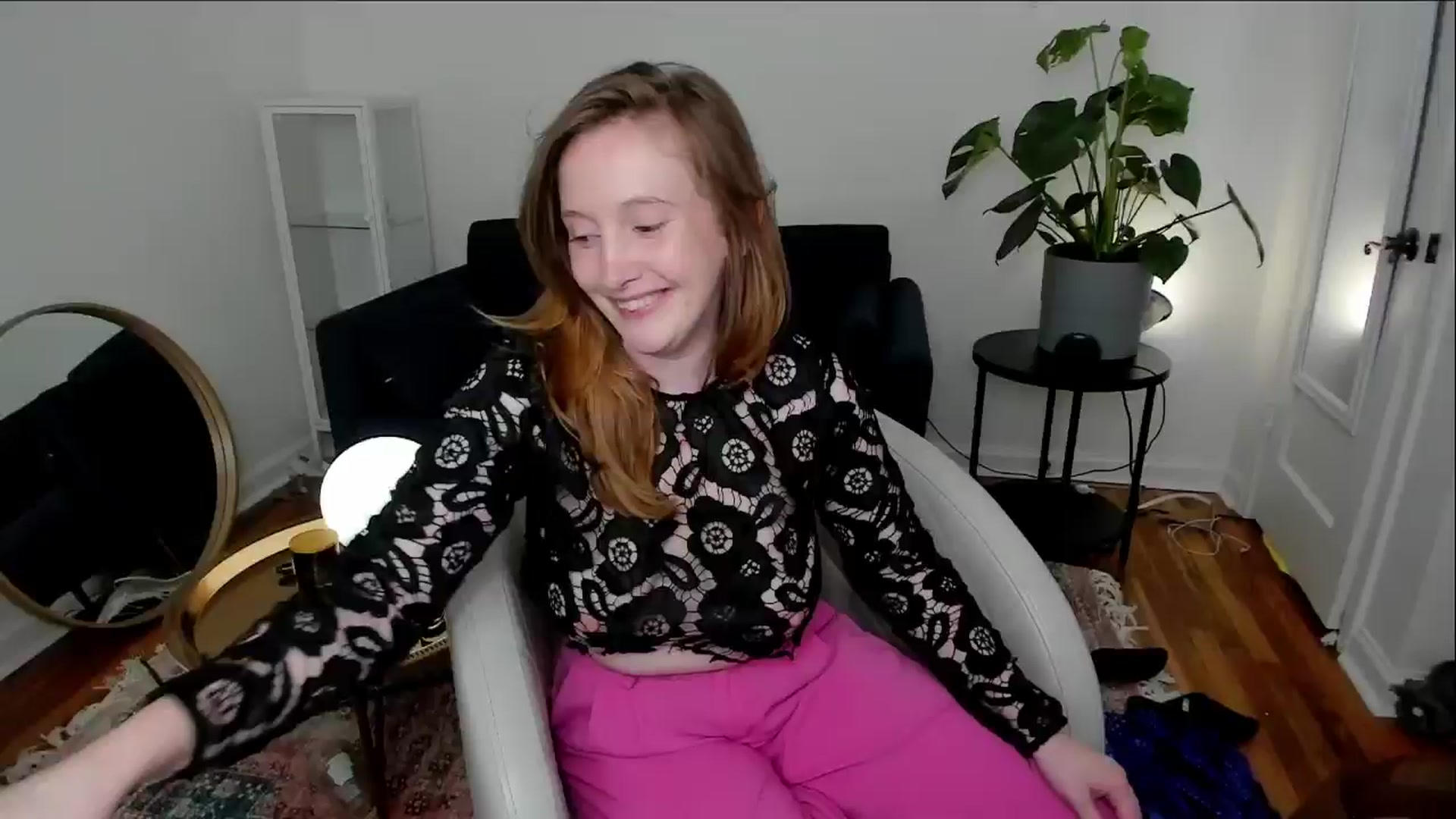 Gallery image thumbnail from consideruby's myfreecams stream on, 06/21/2024, 08:50 image 16 of 20
