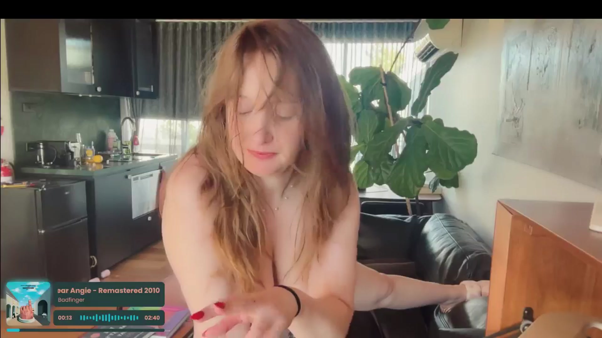 Gallery image thumbnail from consideruby's myfreecams stream on, 08/21/2025, 24:44 image 8 of 20