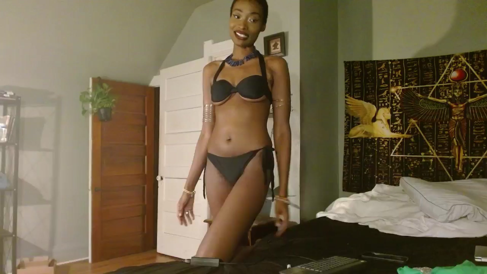 Gallery image thumbnail from courtneyfmty's myfreecams stream on, 03/02/2025, 22:25 image 13 of 20