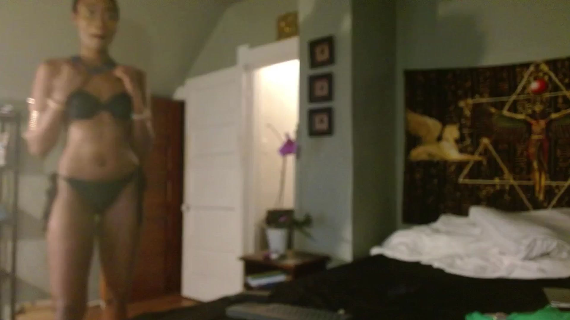 Gallery image thumbnail from courtneyfmty's myfreecams stream on, 03/02/2025, 22:25 image 12 of 20