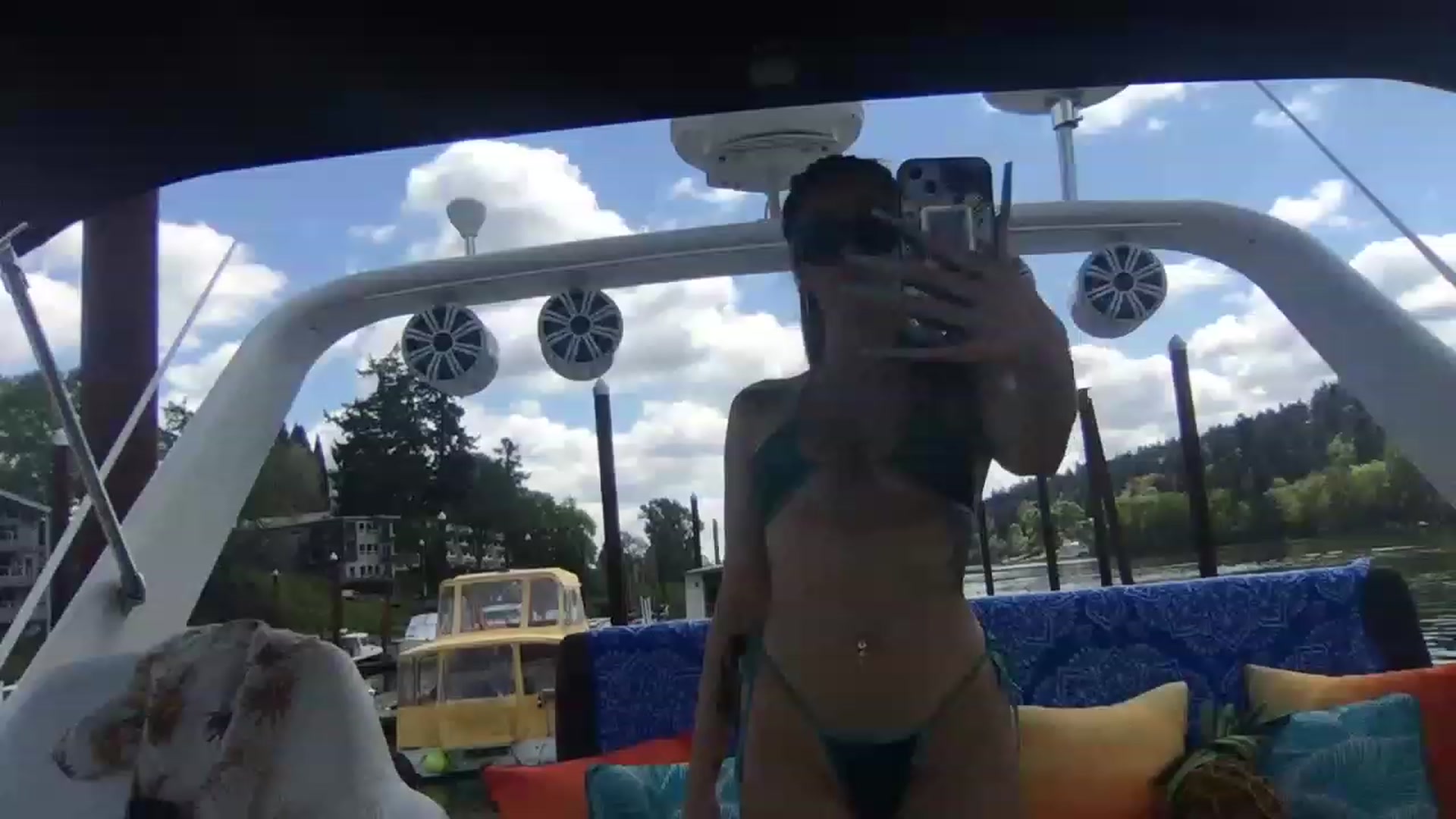 Gallery image thumbnail from coziebae's myfreecams stream on, 05/09/2023, 21:23 image 10 of 20