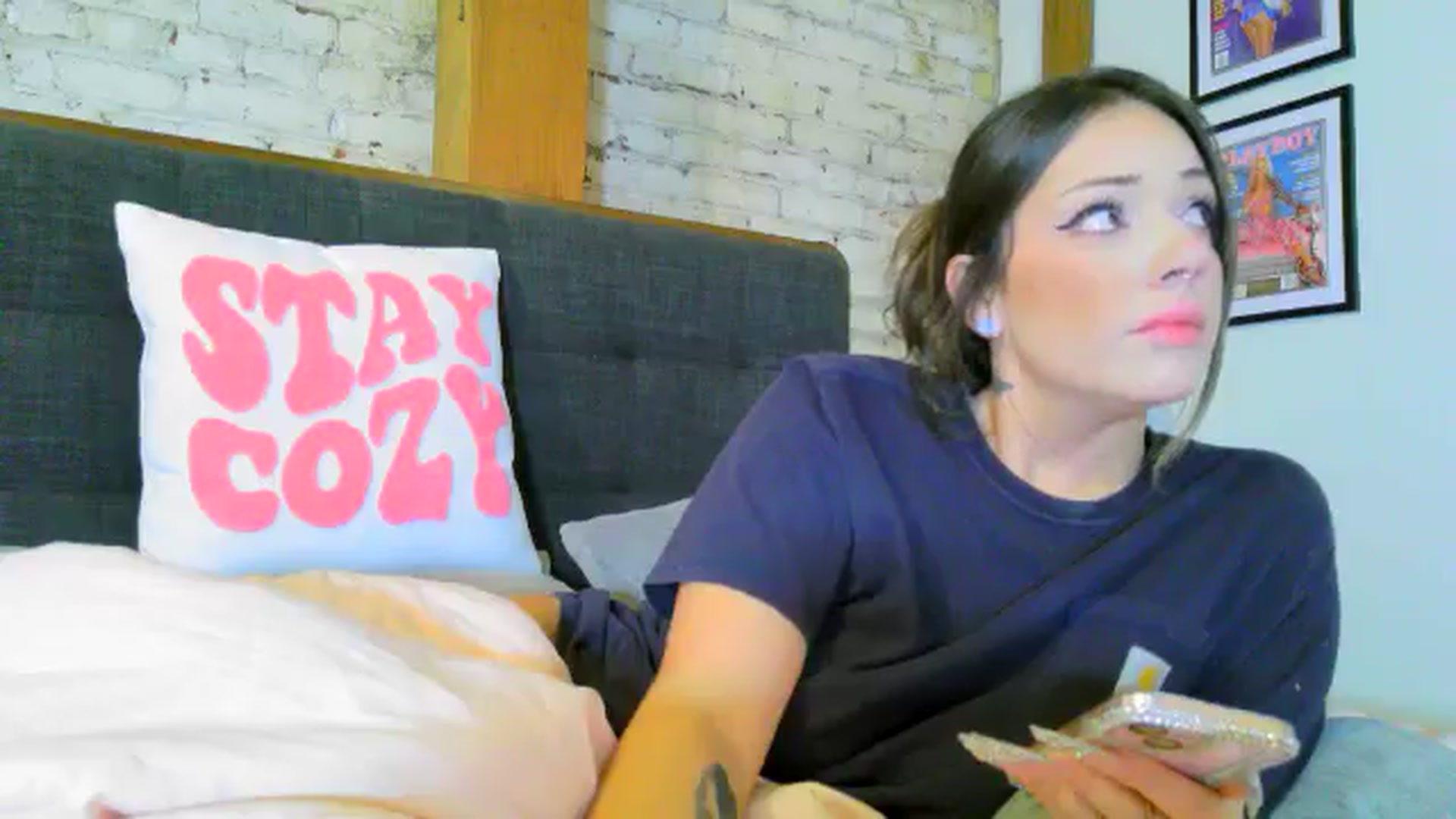 Gallery image thumbnail from coziebae's myfreecams stream on, 11/18/2024, 09:23 image 14 of 20