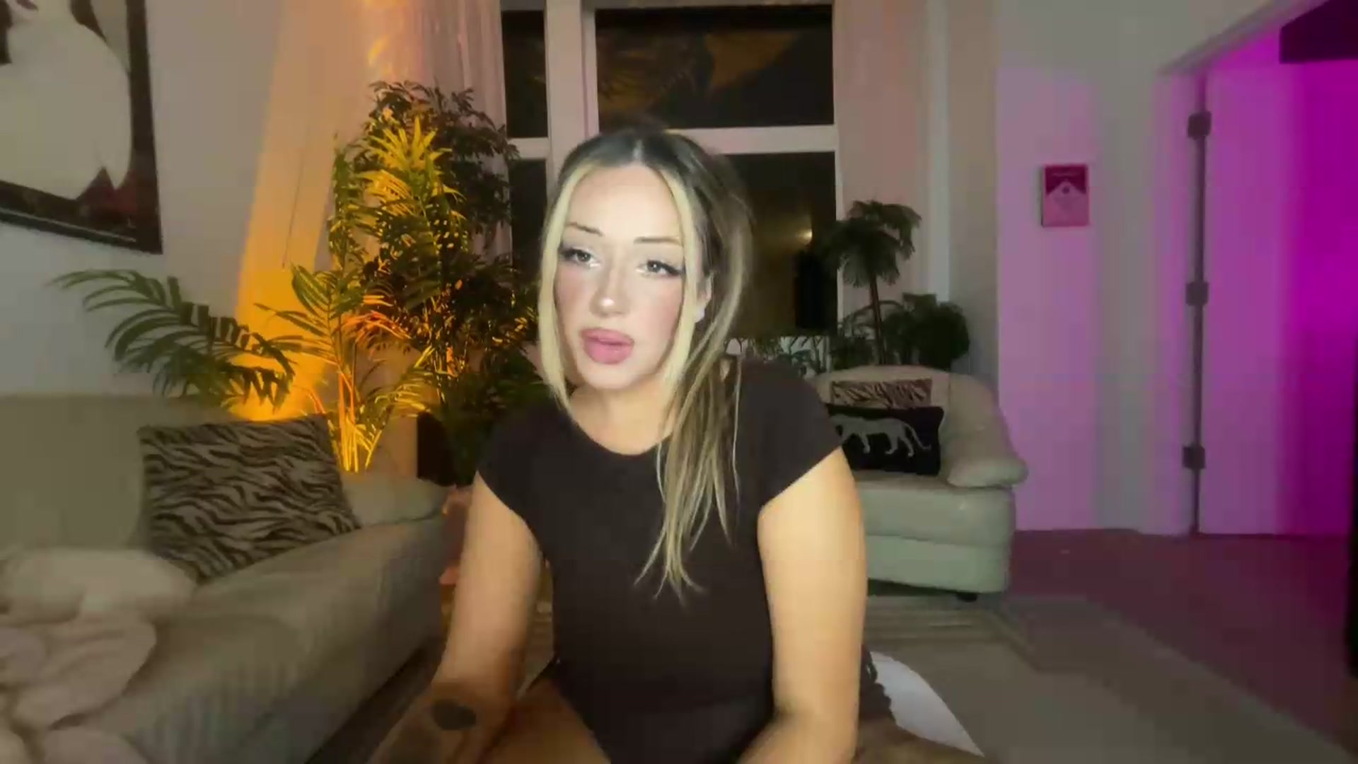 Gallery image thumbnail from coziebae's myfreecams stream on, 08/11/2026, 07:11 image 4 of 20