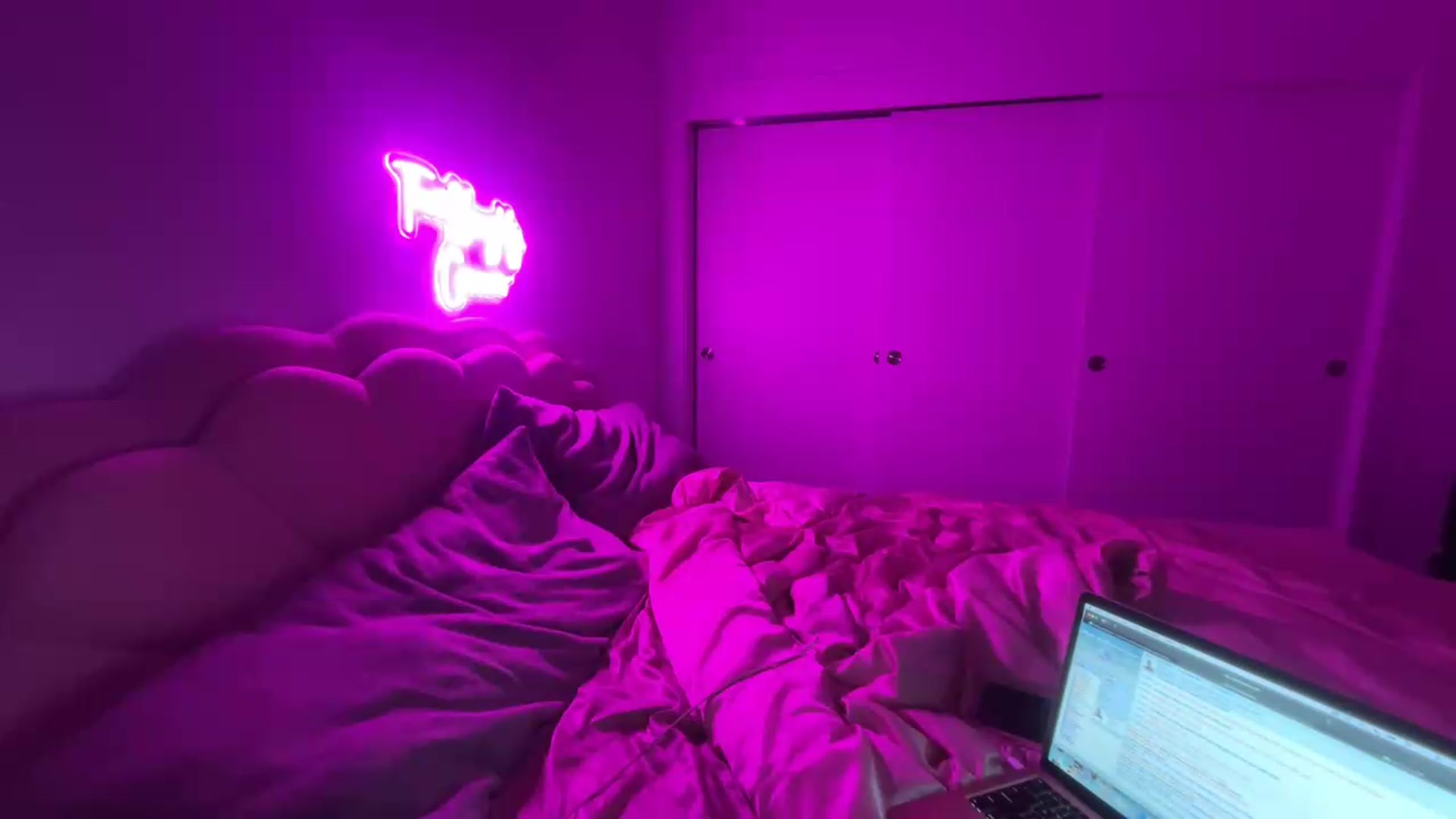 Gallery image thumbnail from coziebae's myfreecams stream on, 08/11/2026, 08:06 image 13 of 20