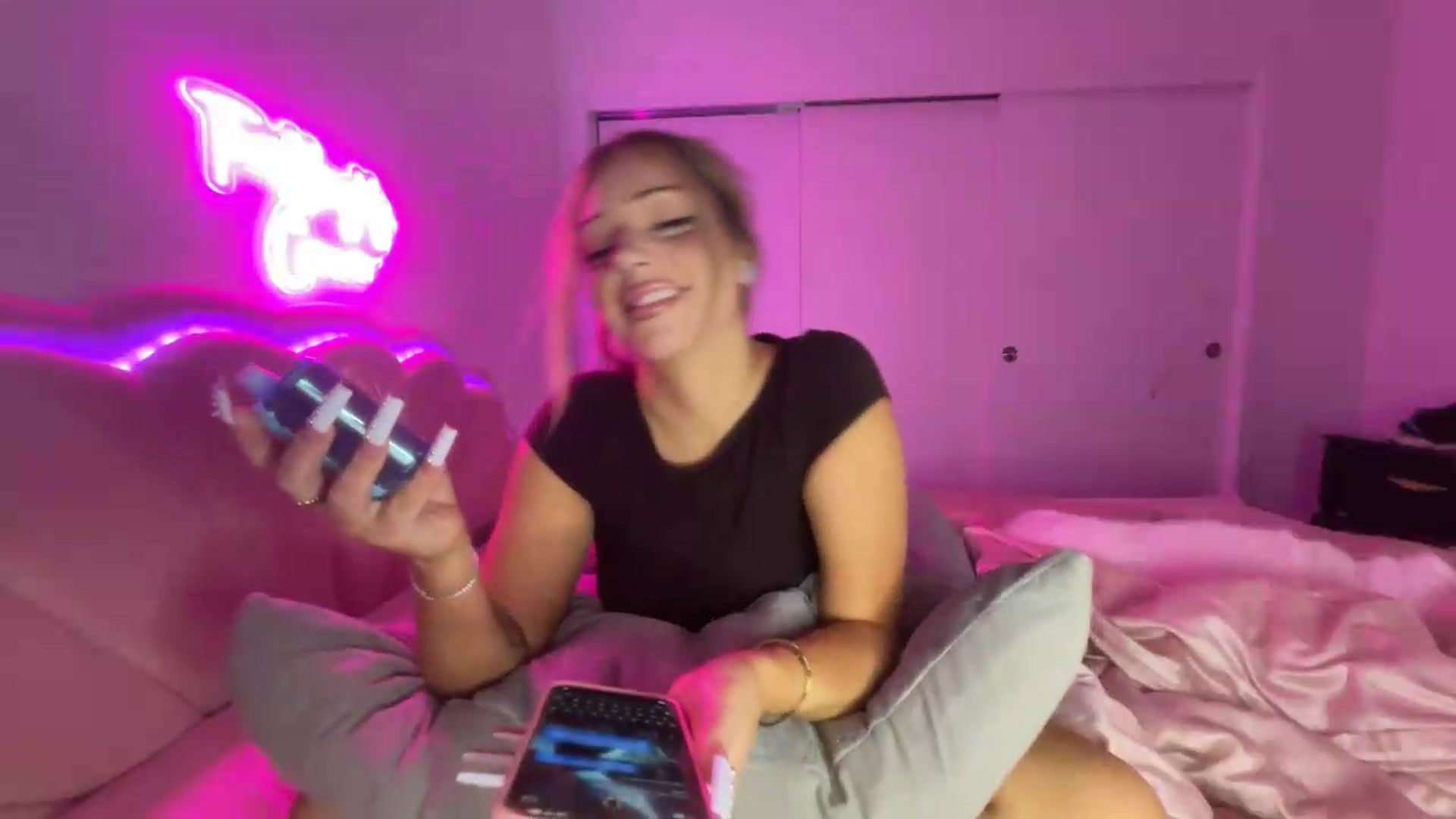 Gallery image thumbnail from coziebae's myfreecams stream on, 08/11/2026, 08:43 image 7 of 20