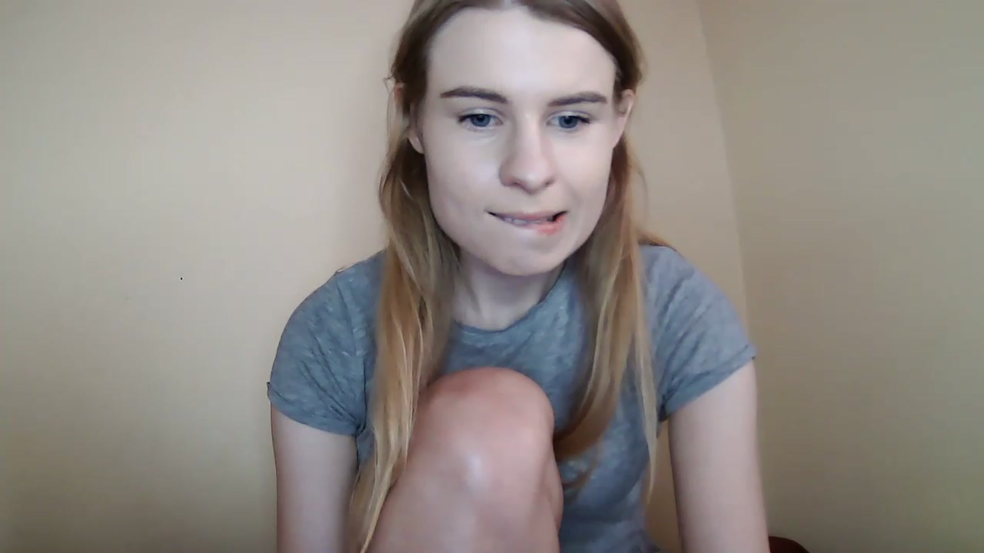 Gallery image thumbnail from craazy_bunny's myfreecams stream on, 12/16/2022, 12:17 image 16 of 20