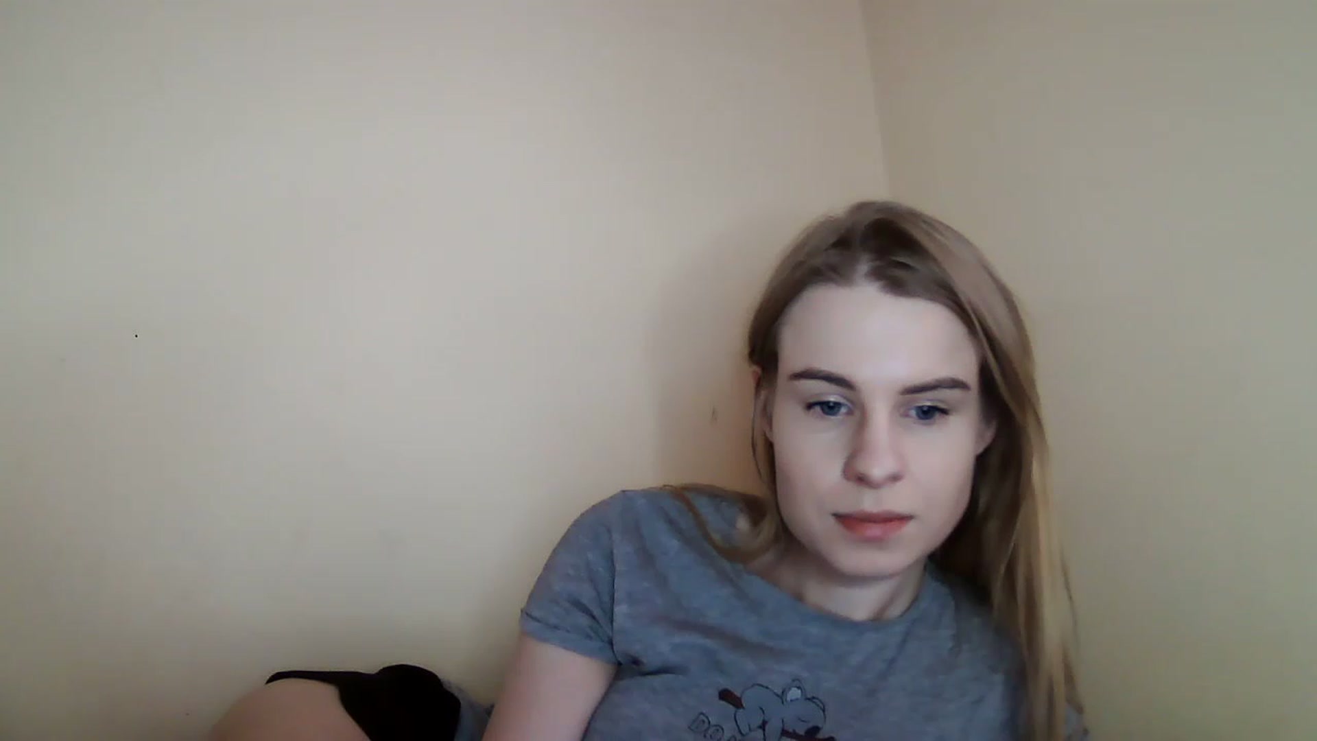Gallery image thumbnail from craazy_bunny's myfreecams stream on, 12/16/2022, 13:10 image 9 of 20