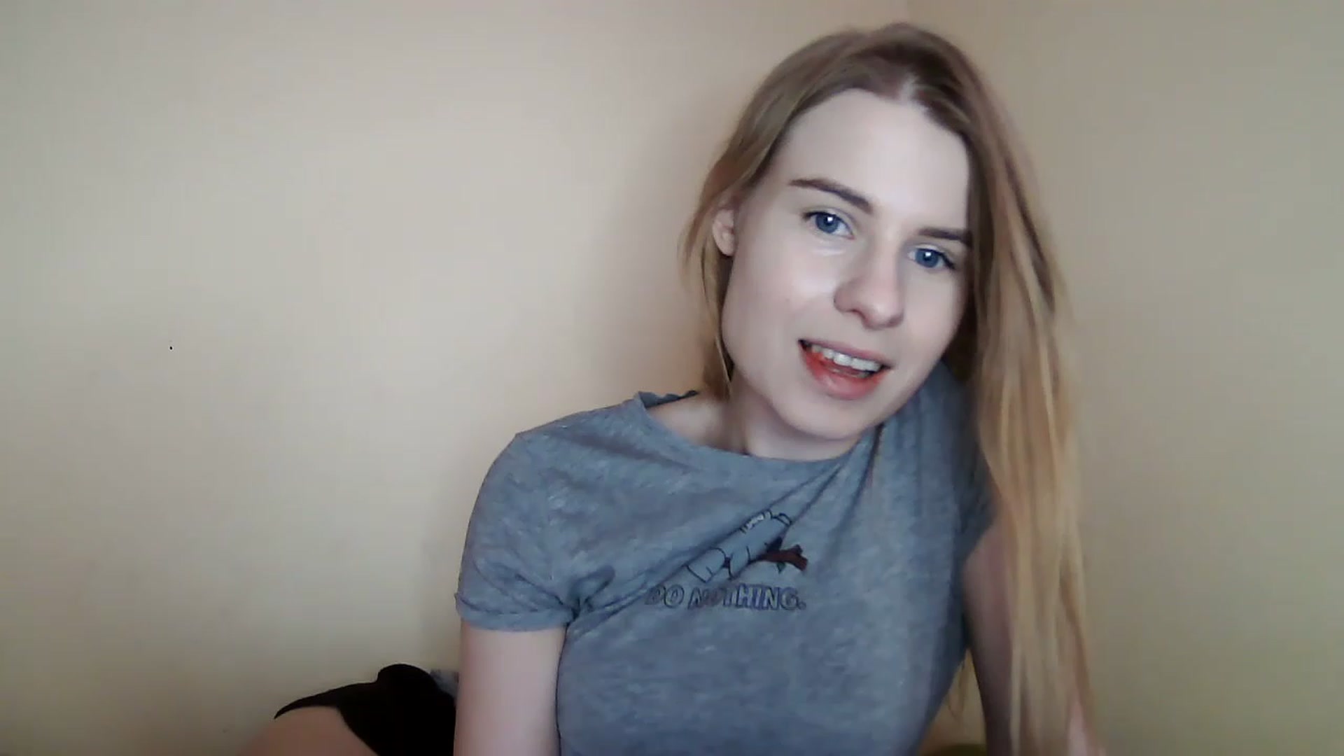 Gallery image thumbnail from craazy_bunny's myfreecams stream on, 12/16/2022, 13:10 image 7 of 20