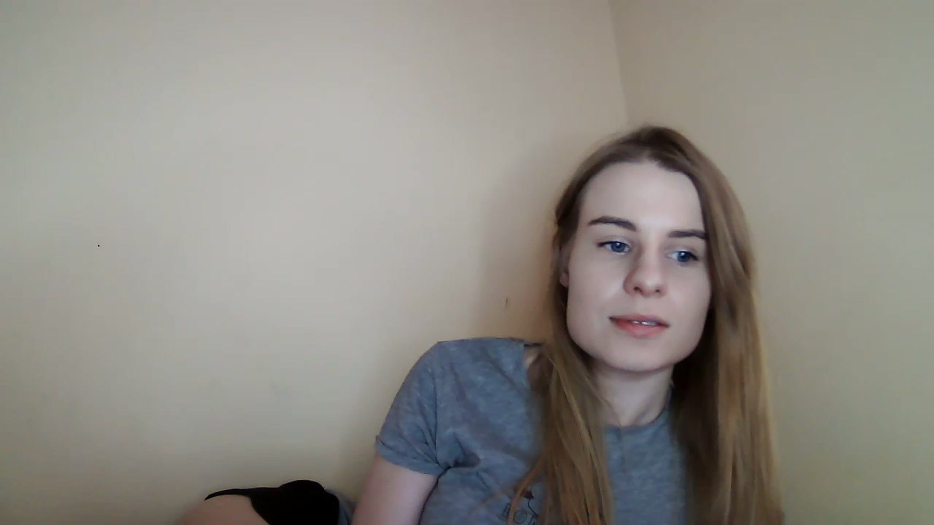 Gallery image thumbnail from craazy_bunny's myfreecams stream on, 12/16/2022, 13:10 image 13 of 20