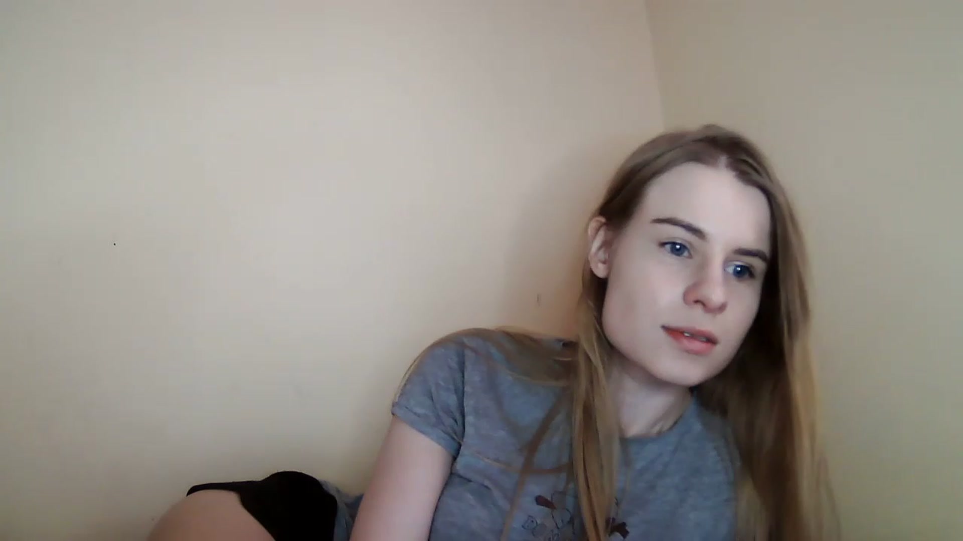 Gallery image thumbnail from craazy_bunny's myfreecams stream on, 12/16/2022, 13:10 image 6 of 20