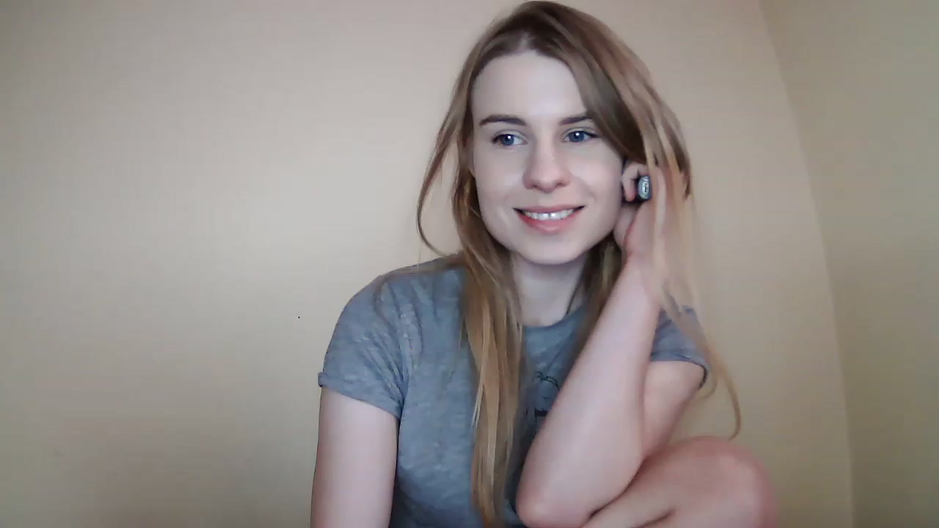 Gallery image thumbnail from craazy_bunny's myfreecams stream on, 12/16/2022, 13:10 image 5 of 20