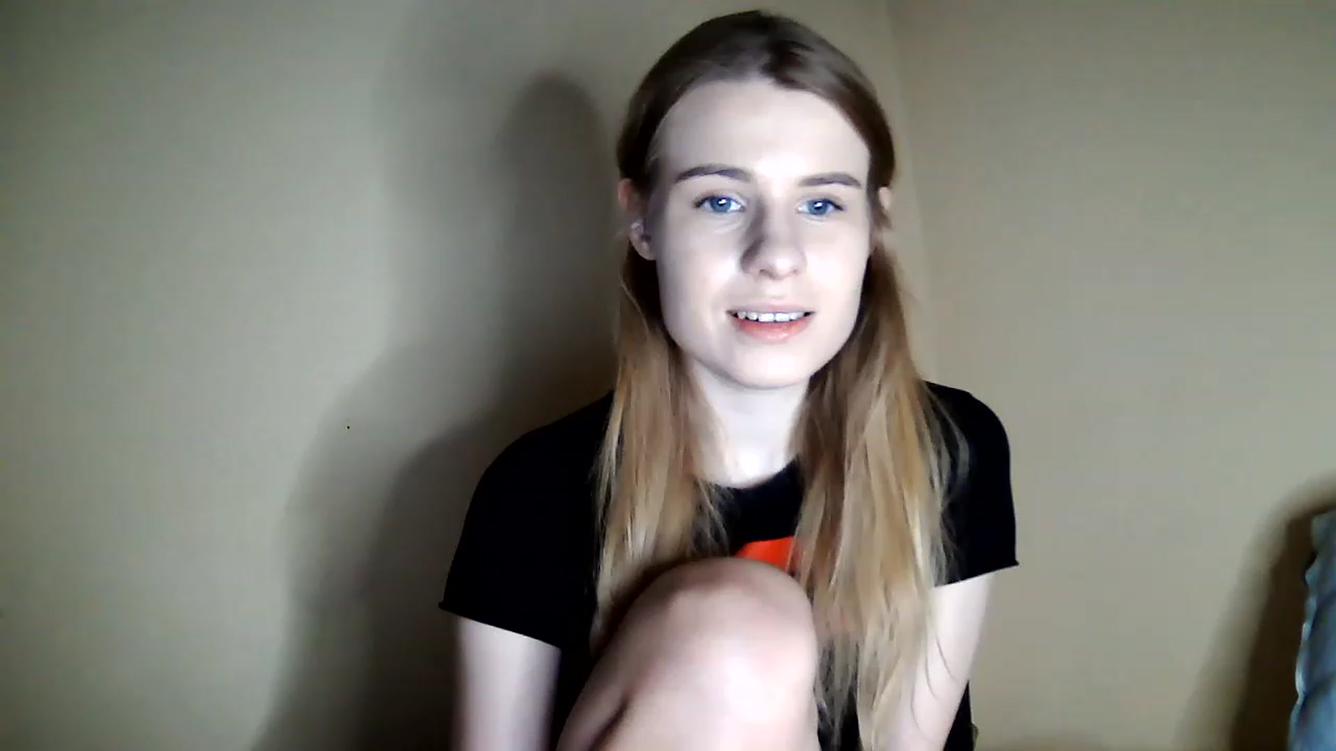 Gallery image thumbnail from craazy_bunny's myfreecams stream on, 12/18/2022, 15:09 image 10 of 20