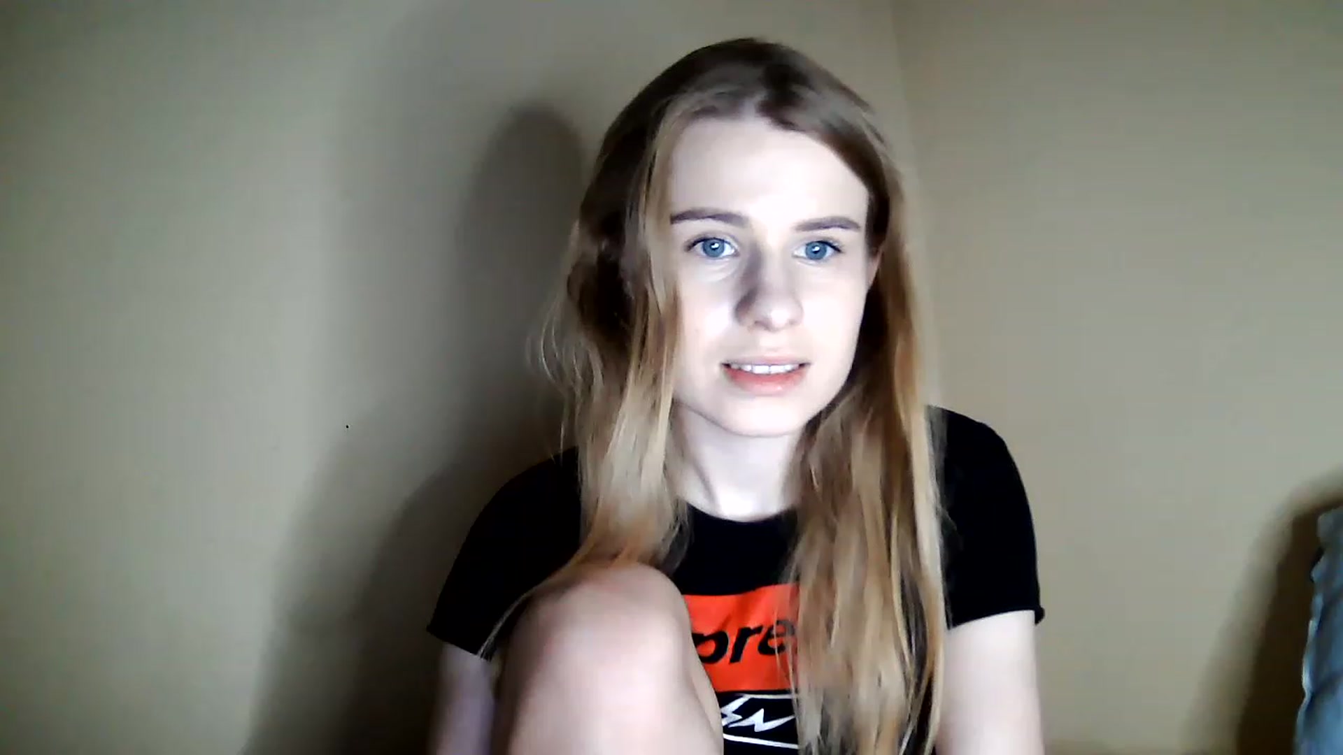 Gallery image thumbnail from craazy_bunny's myfreecams stream on, 12/18/2022, 15:09 image 16 of 20