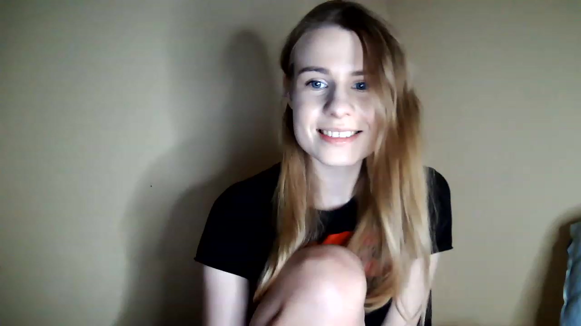 Gallery image thumbnail from craazy_bunny's myfreecams stream on, 12/18/2022, 15:09 image 12 of 20