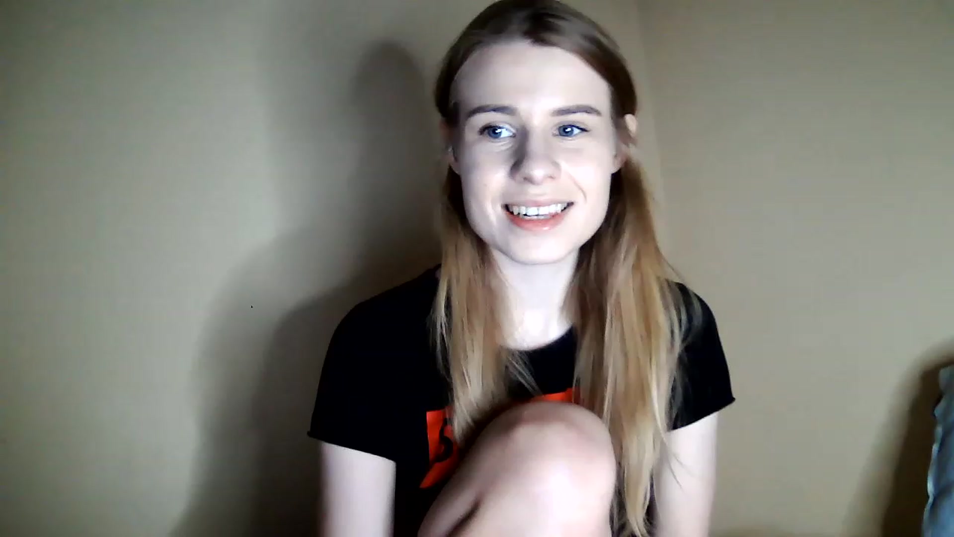 Gallery image thumbnail from craazy_bunny's myfreecams stream on, 12/18/2022, 15:09 image 5 of 20