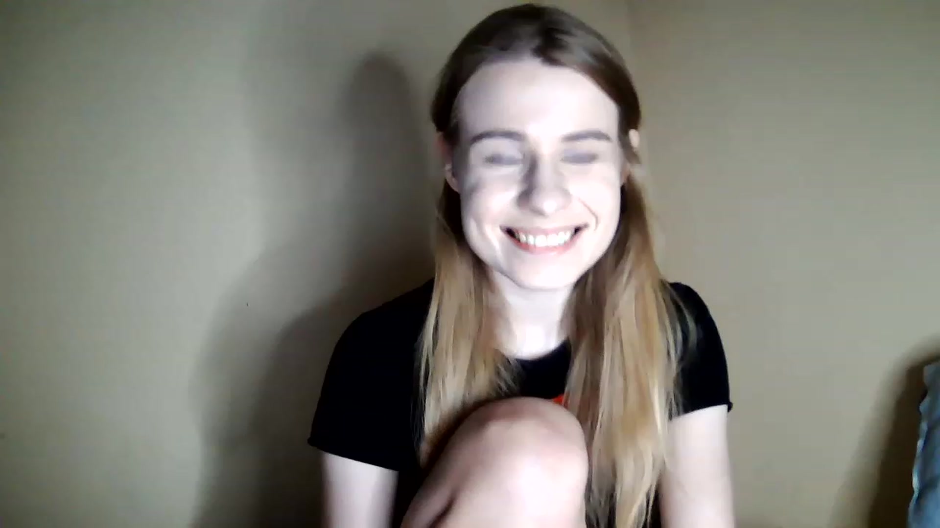 Gallery image thumbnail from craazy_bunny's myfreecams stream on, 12/18/2022, 15:09 image 7 of 20