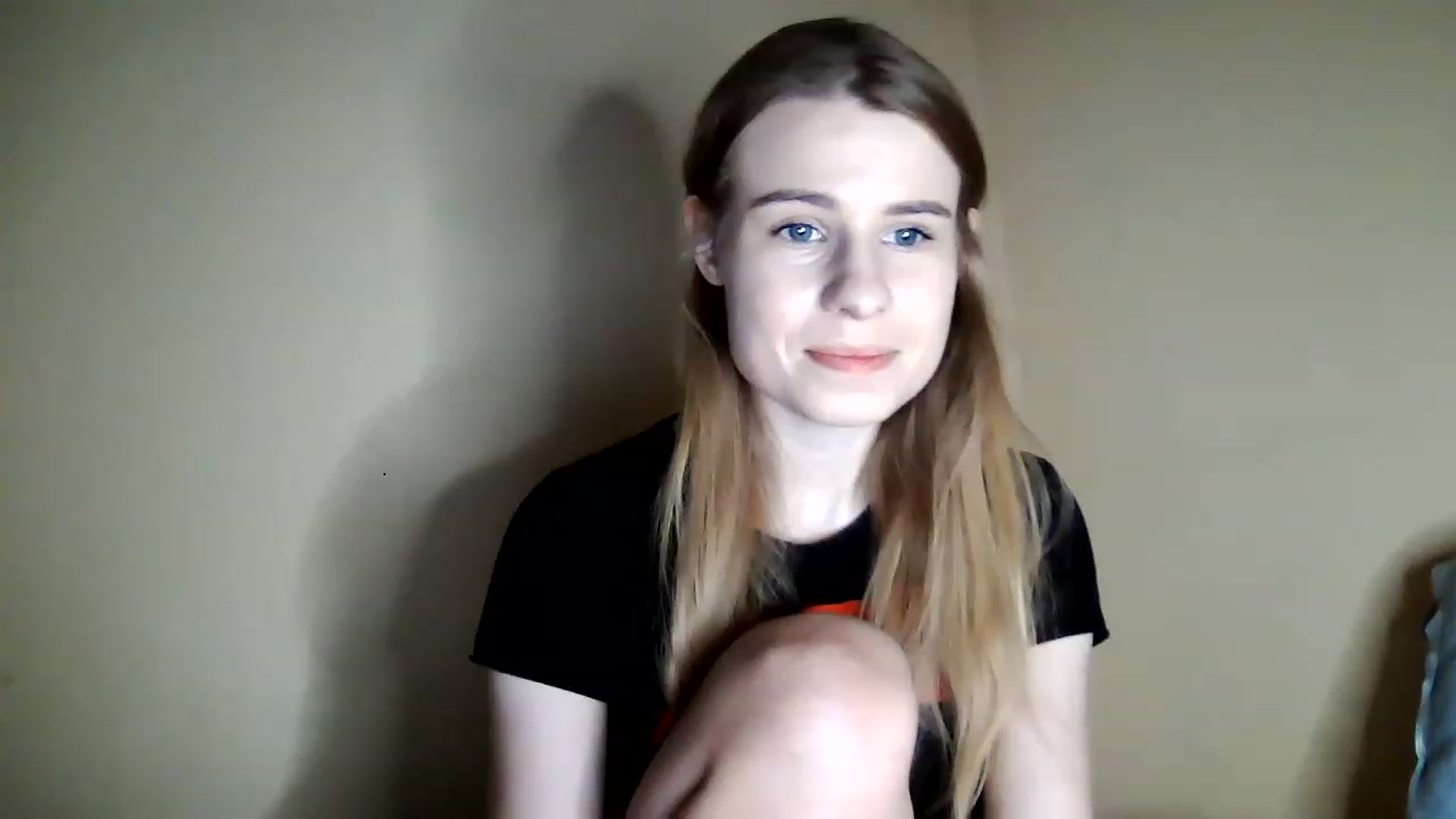 Gallery image thumbnail from craazy_bunny's myfreecams stream on, 12/18/2022, 15:09 image 6 of 20