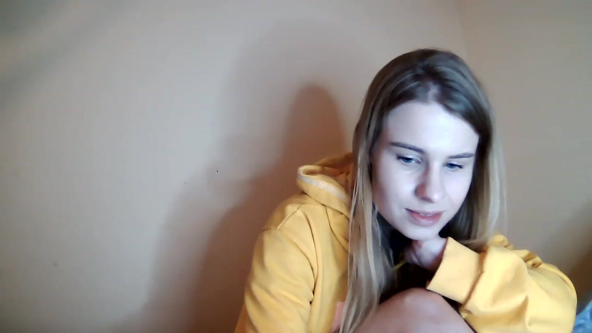 Gallery image thumbnail from craazy_bunny's myfreecams stream on, 12/20/2022, 16:33 image 10 of 20