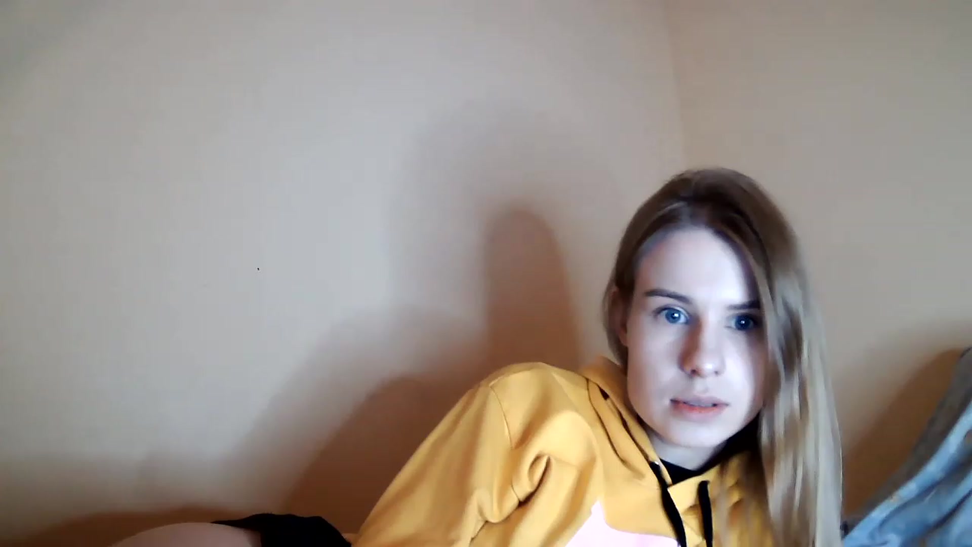 Gallery image thumbnail from craazy_bunny's myfreecams stream on, 12/20/2022, 16:33 image 17 of 20