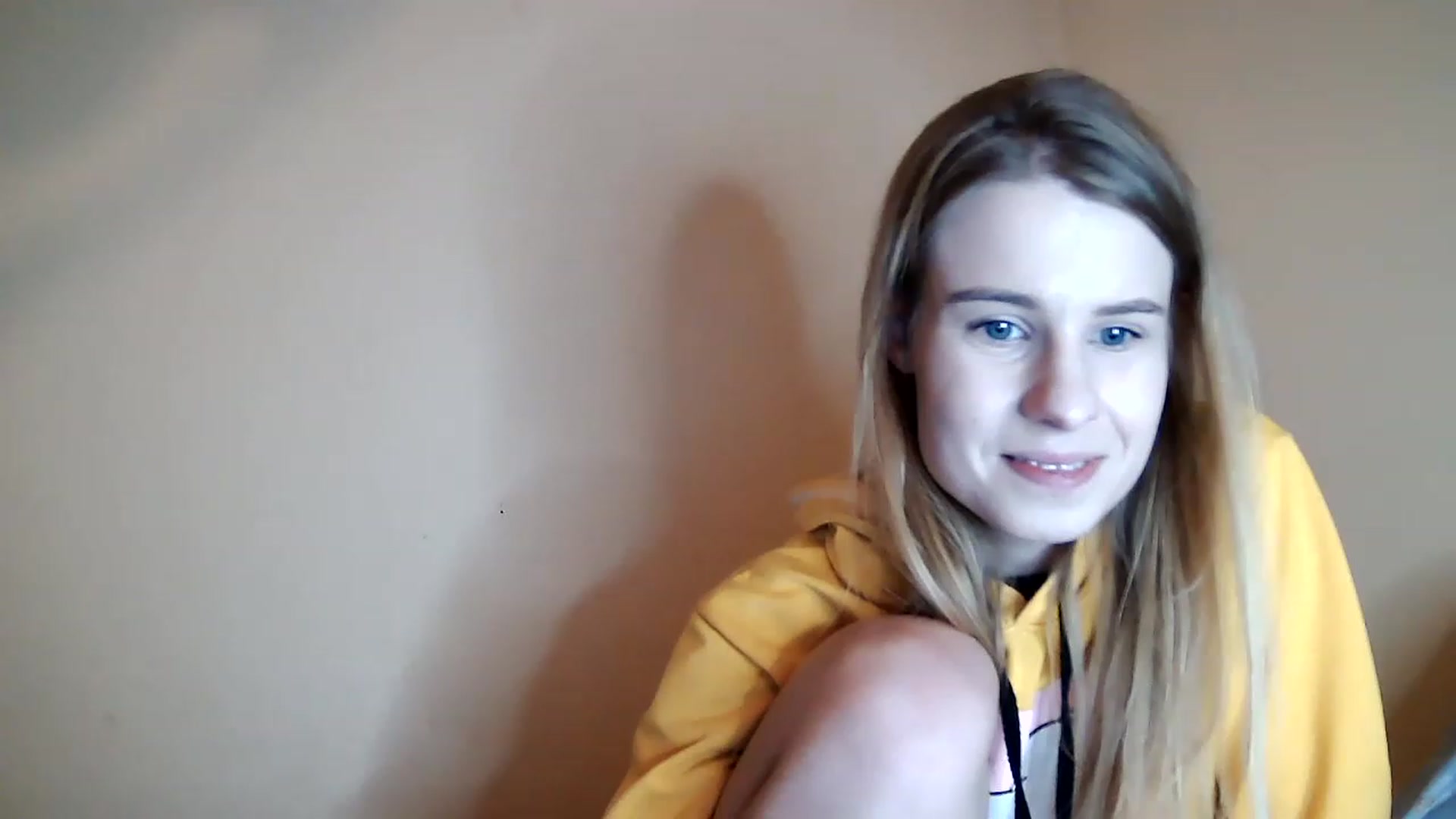 Gallery image thumbnail from craazy_bunny's myfreecams stream on, 12/20/2022, 16:33 image 6 of 20