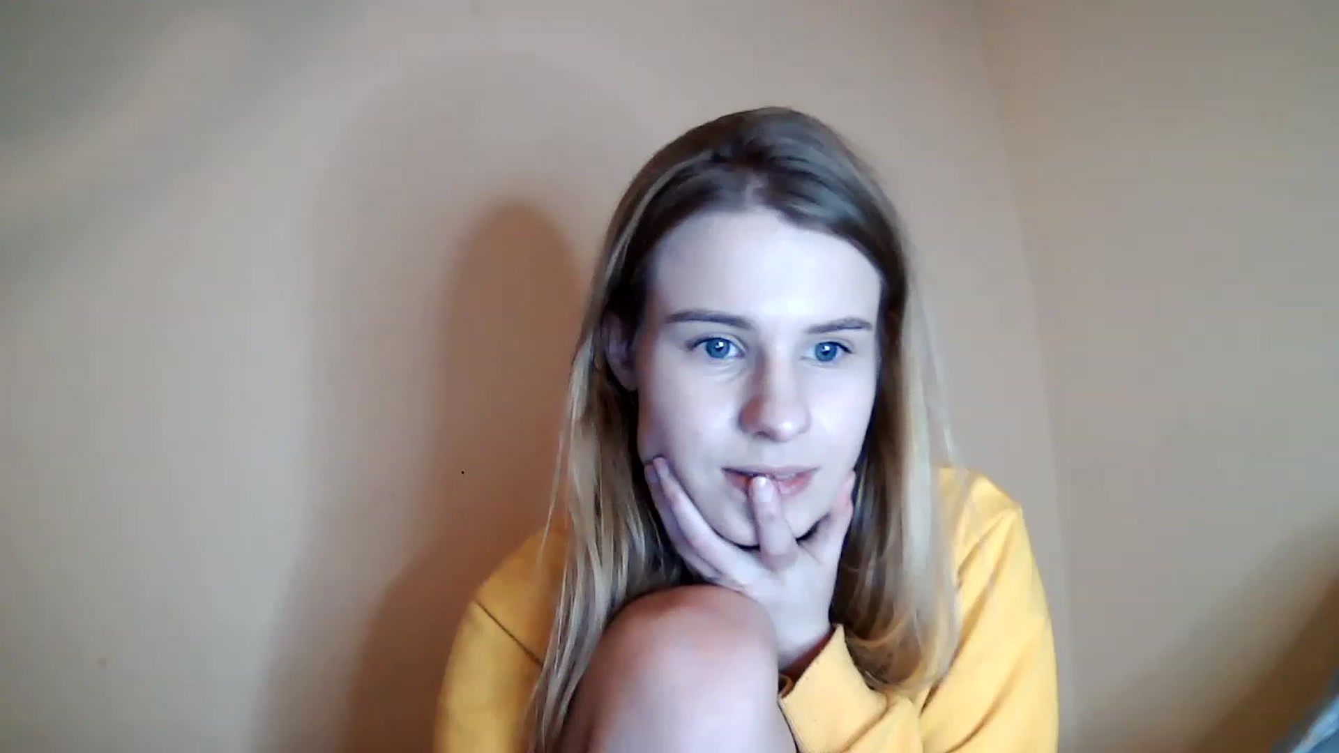 Gallery image thumbnail from craazy_bunny's myfreecams stream on, 12/20/2022, 16:33 image 3 of 20